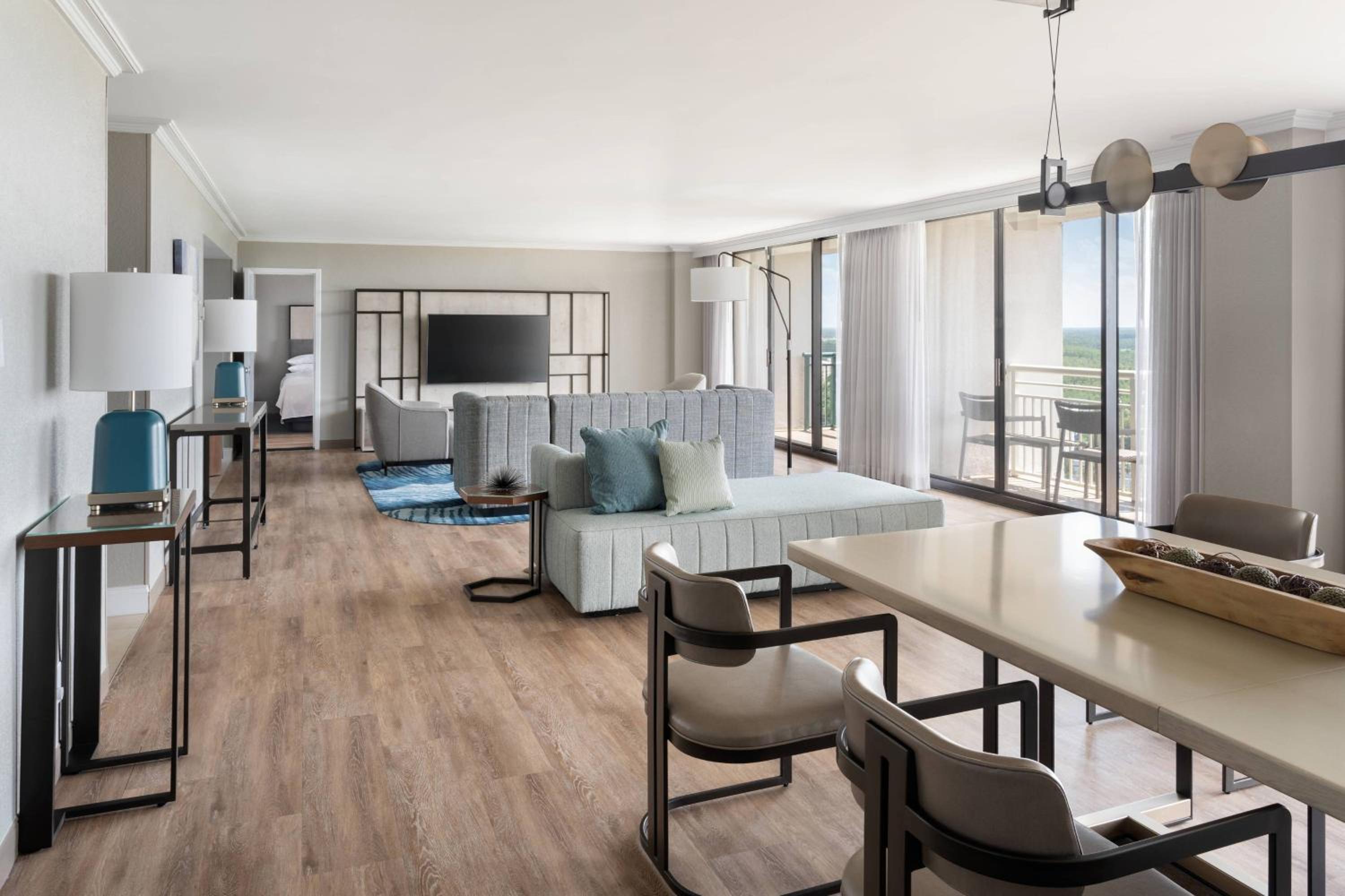 Three Bay Vista King Suite with Sofa Bed thumbnail 5