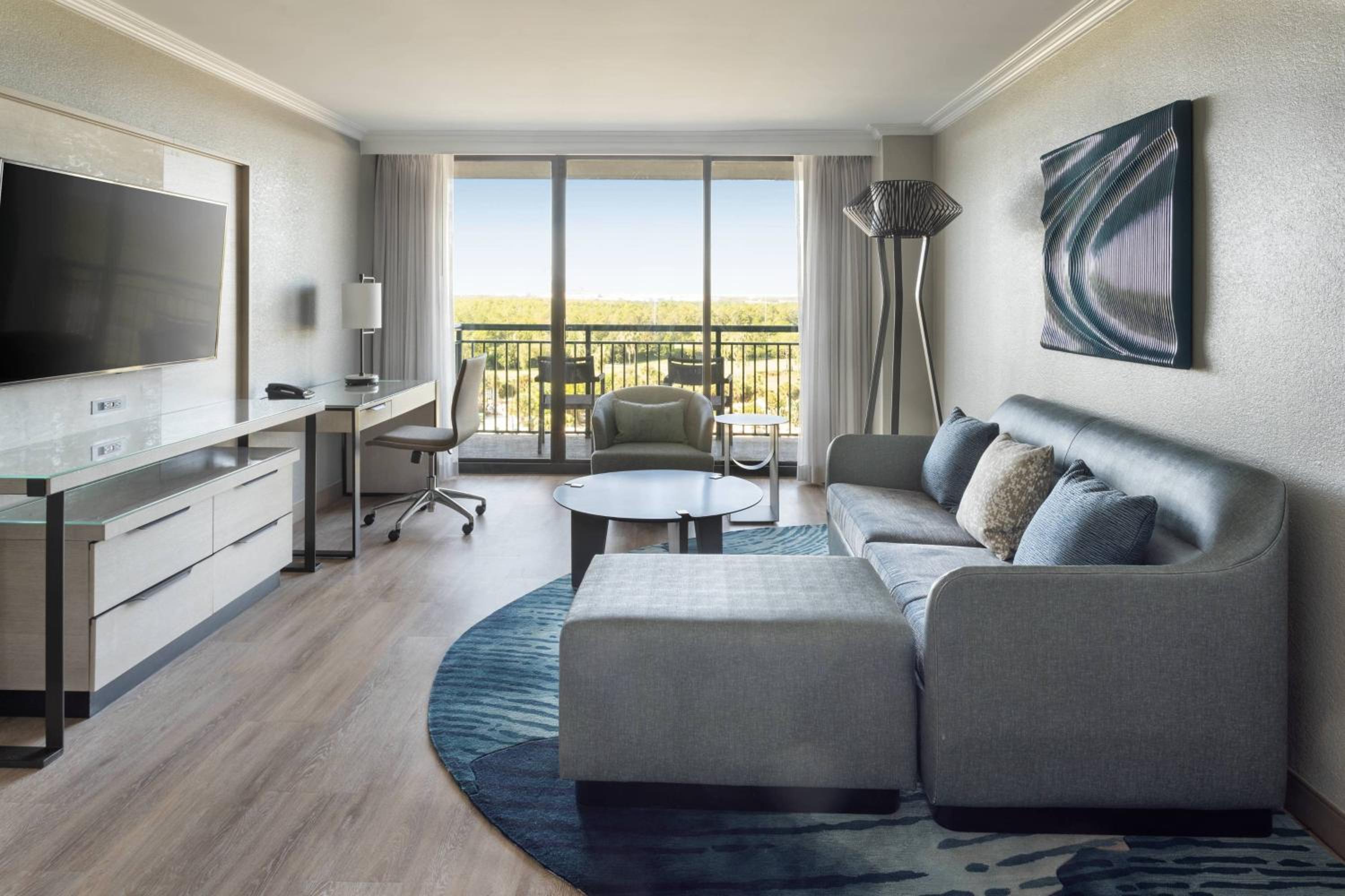One-Bedroom Suite thumbnail 5