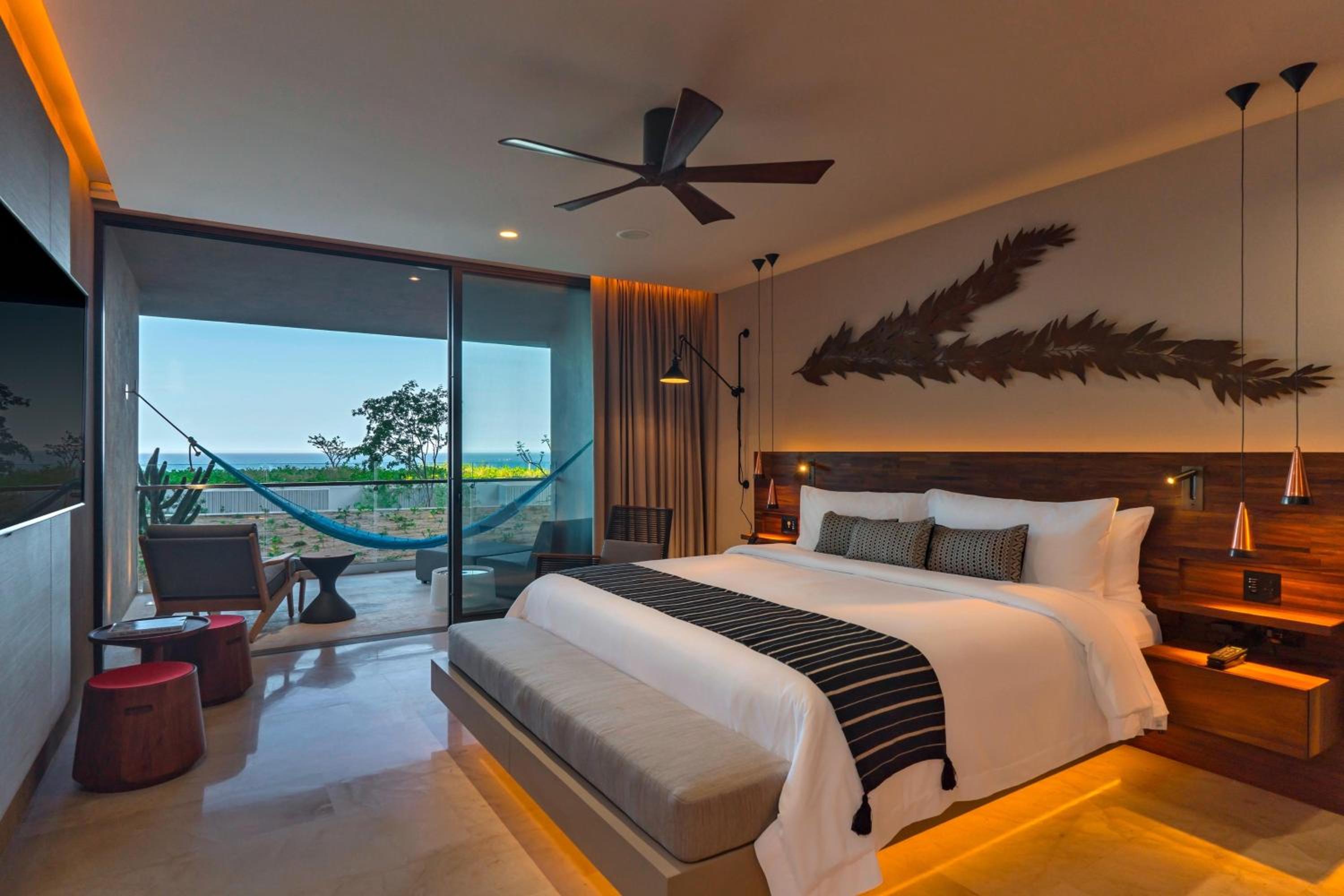 Oasis King Room with One King Bed (Non Smoking) photo 3