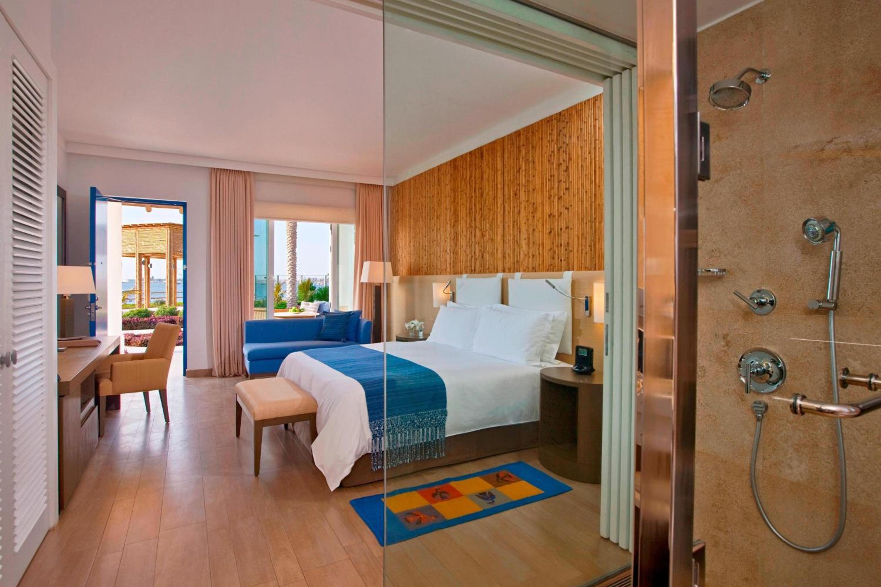Deluxe Guest Room, 1 King, Oceanfront - Photo 5