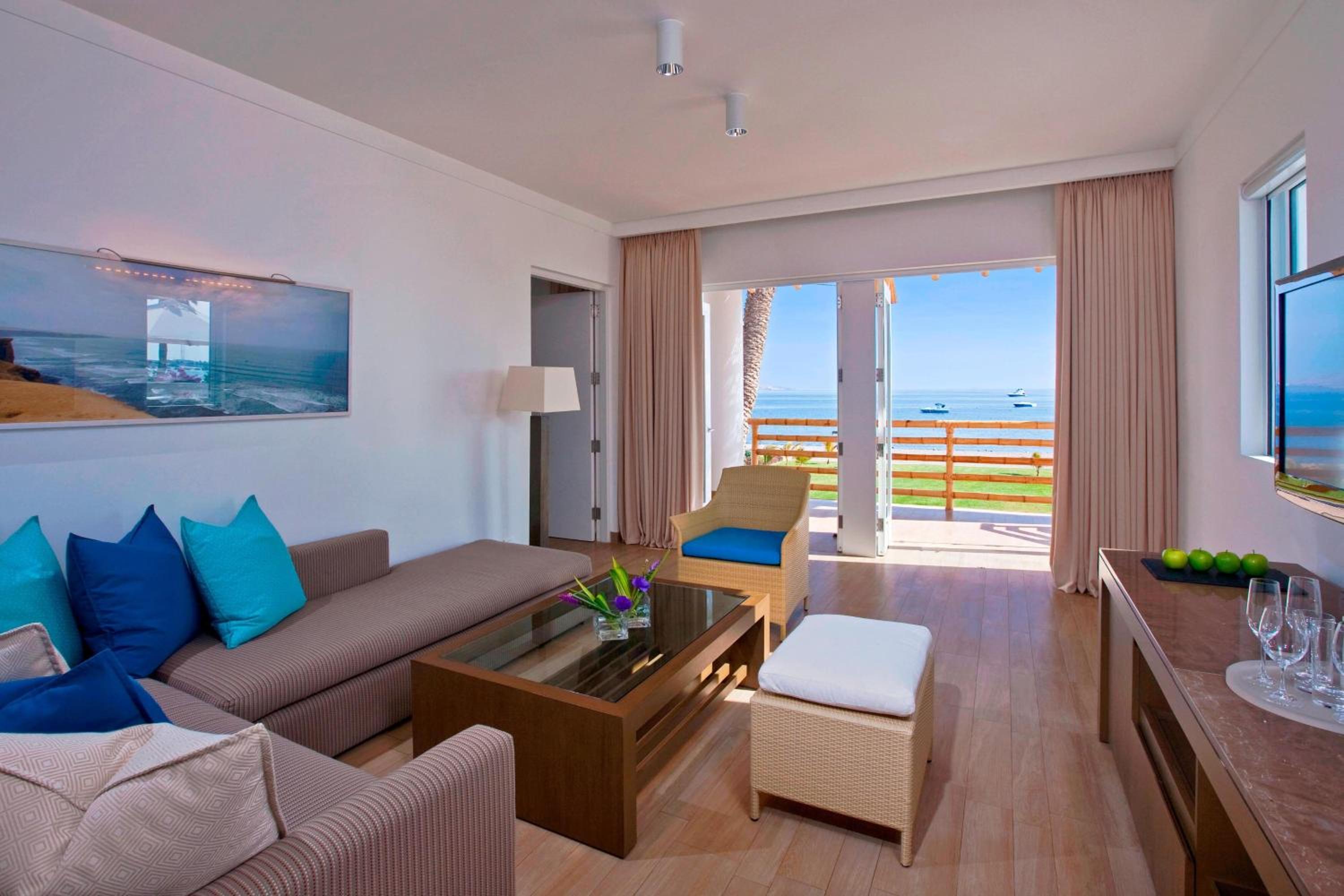 Solarium, Larger Suite, 1 King, Sofa Bed, Garden View	 - Photo 4