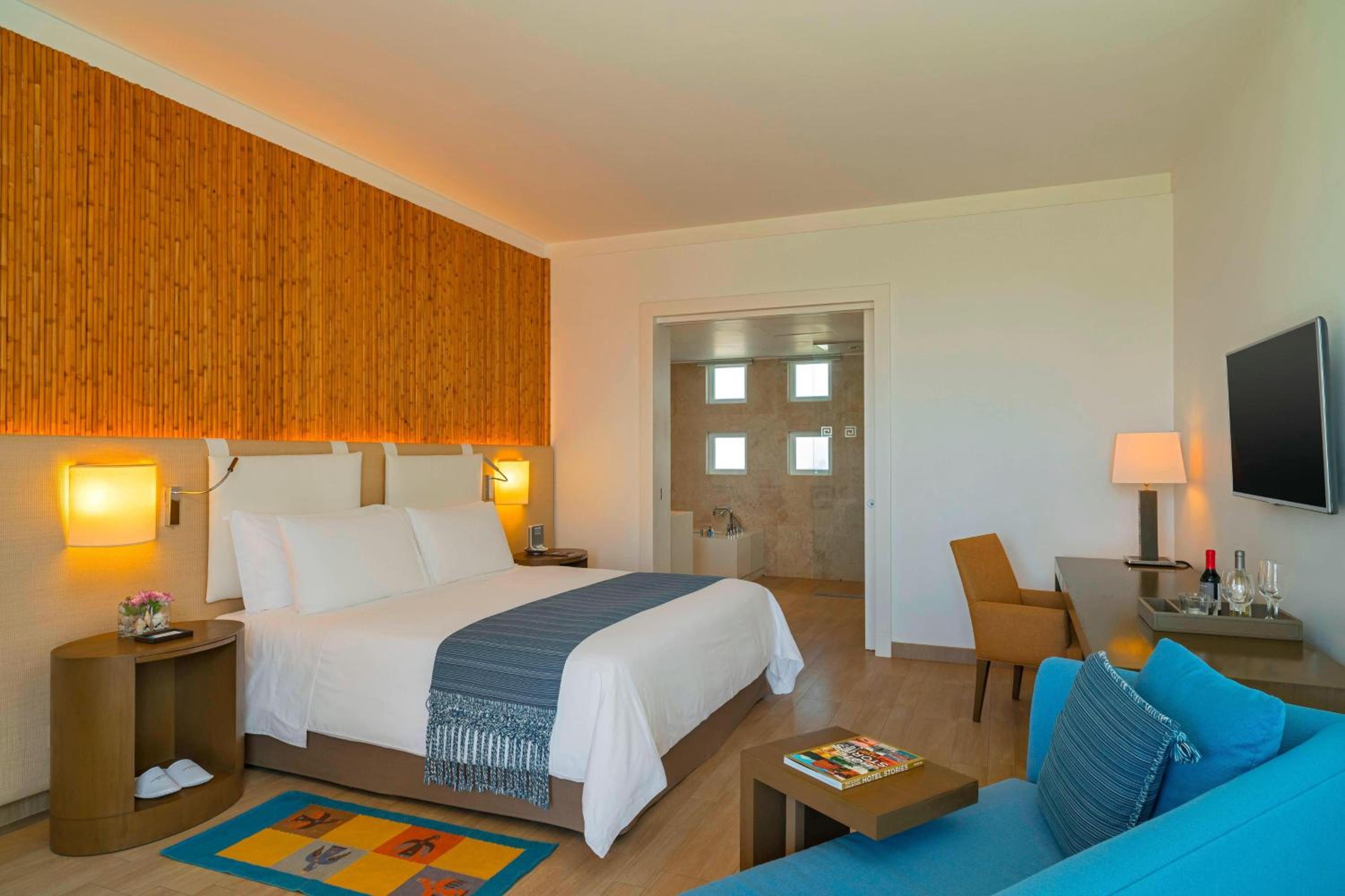 Terrace, Suite, 1 King, Sofa Bed, Oceanfront - Photo 3