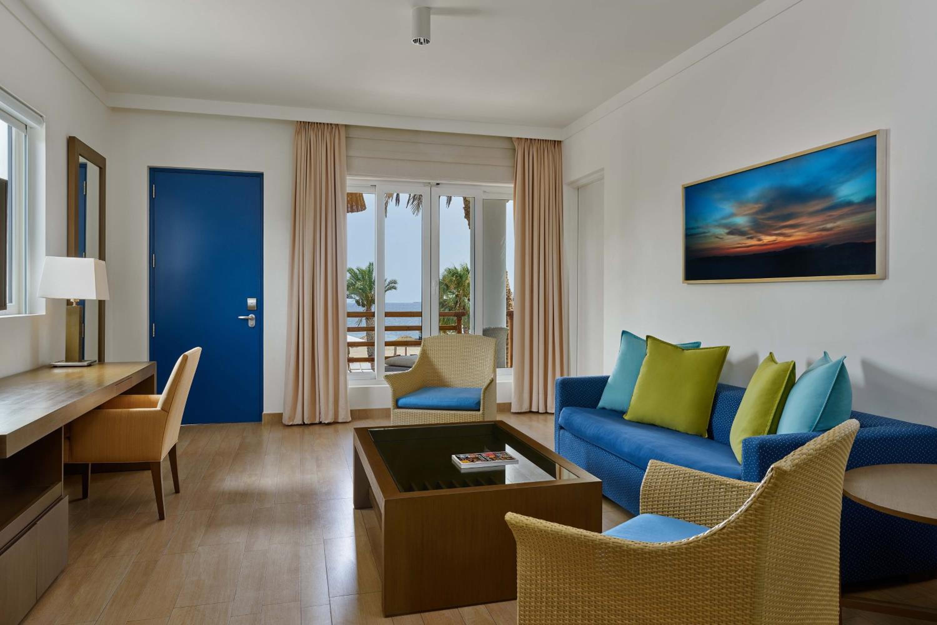 Solarium, Larger Suite, 1 King, Sofa Bed, Oceanfront	 - Photo 10