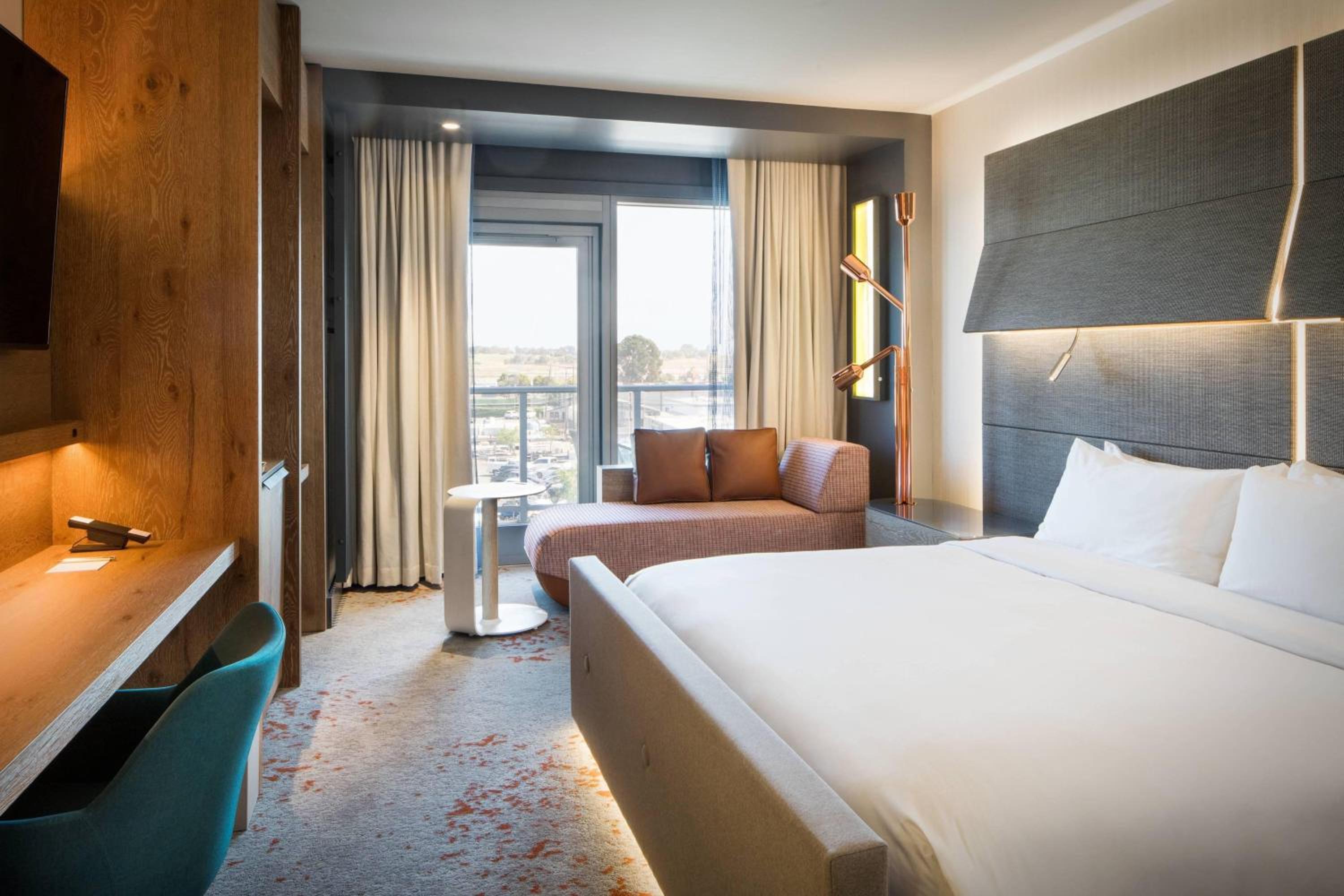 King Room with Balcony photo 2