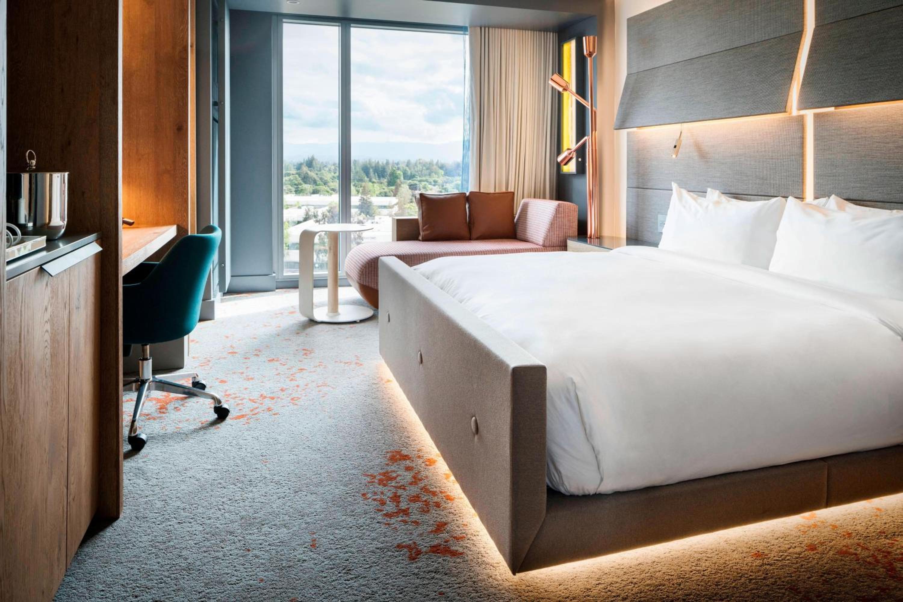 King Room with Balcony photo 1