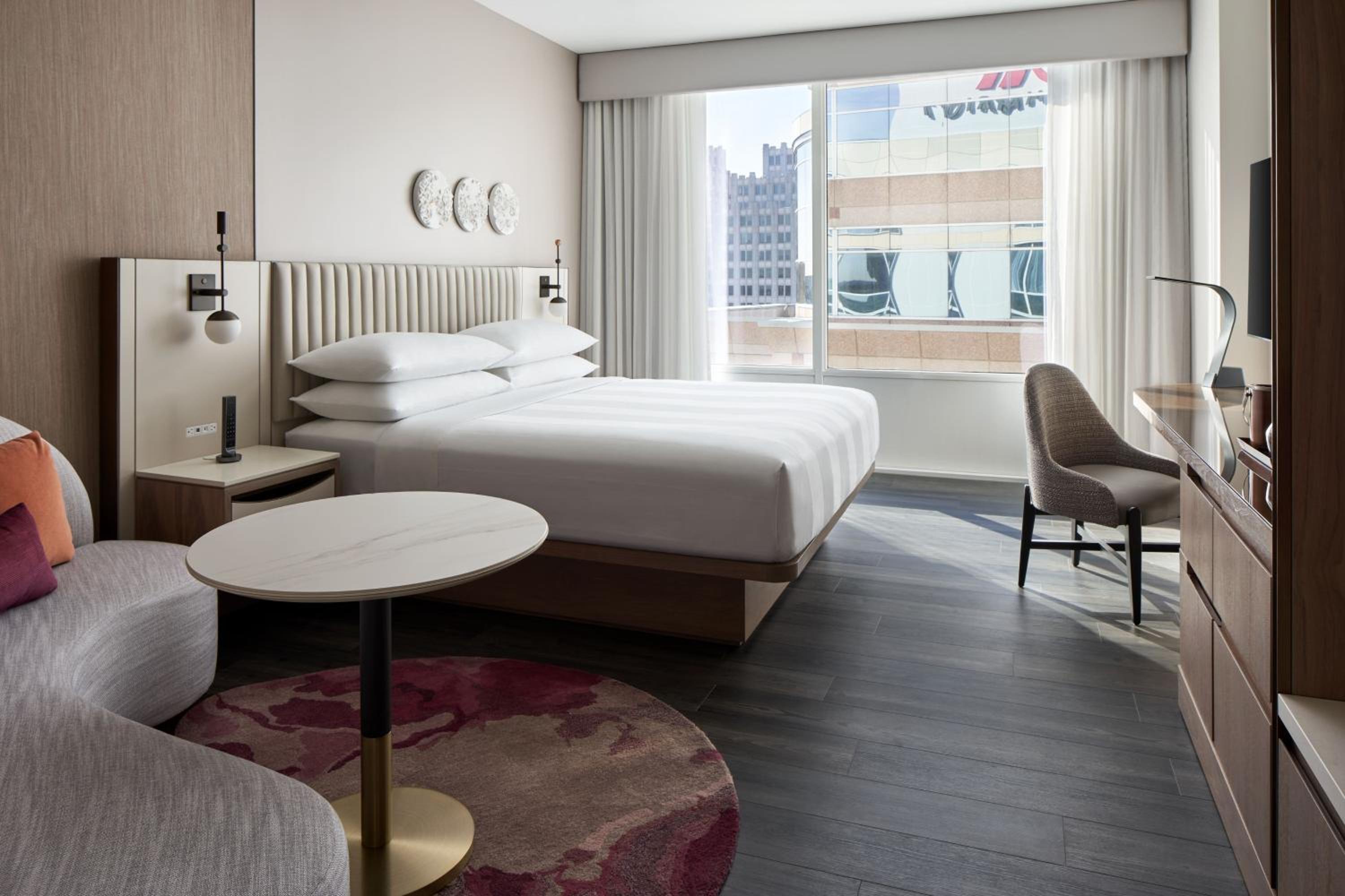 Guest Room, 1 King, City View - Photo 1