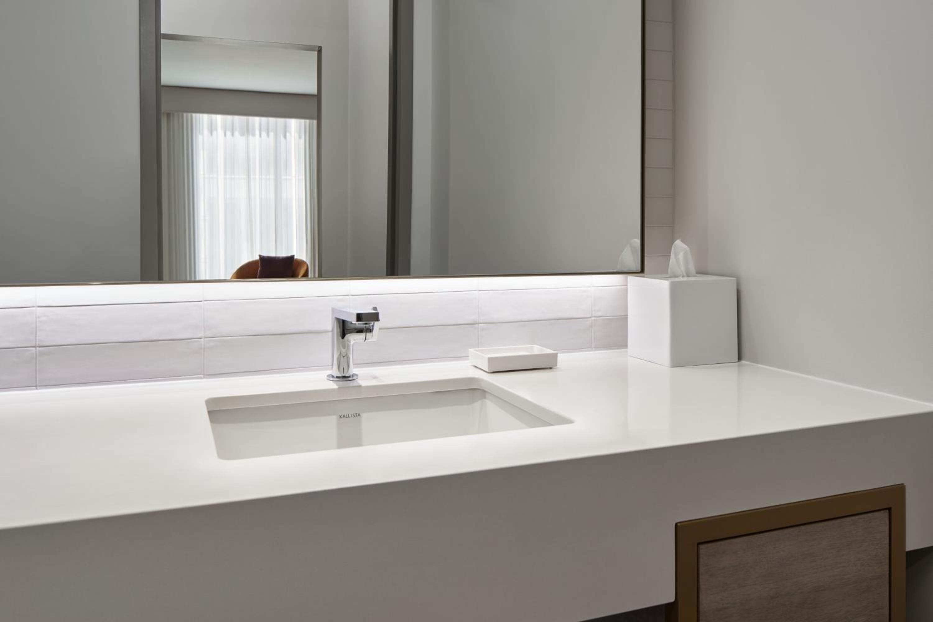 Junior King Suite - Photo 2