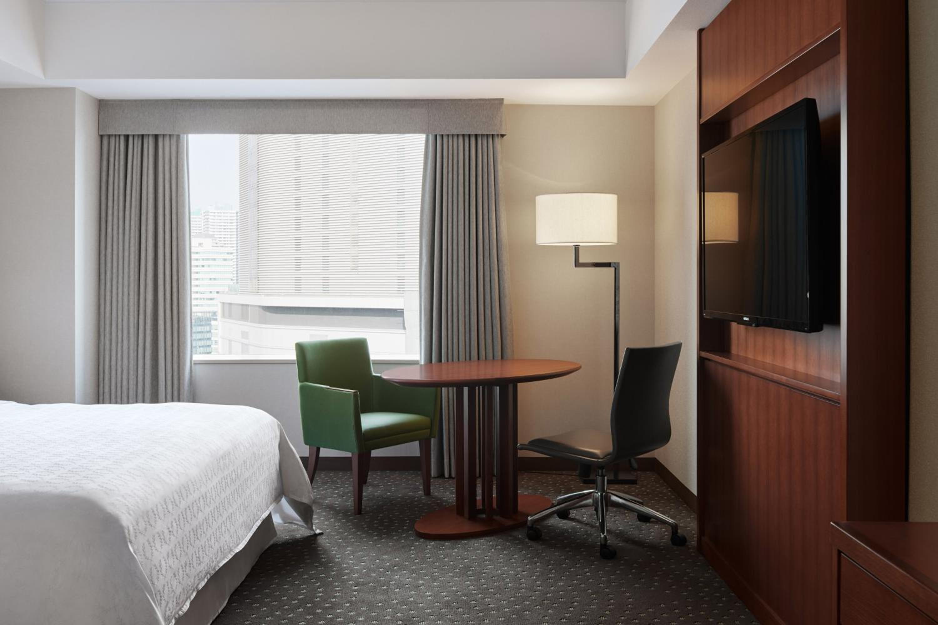 Standard King, Guest room, 1 King, City view - Photo 3