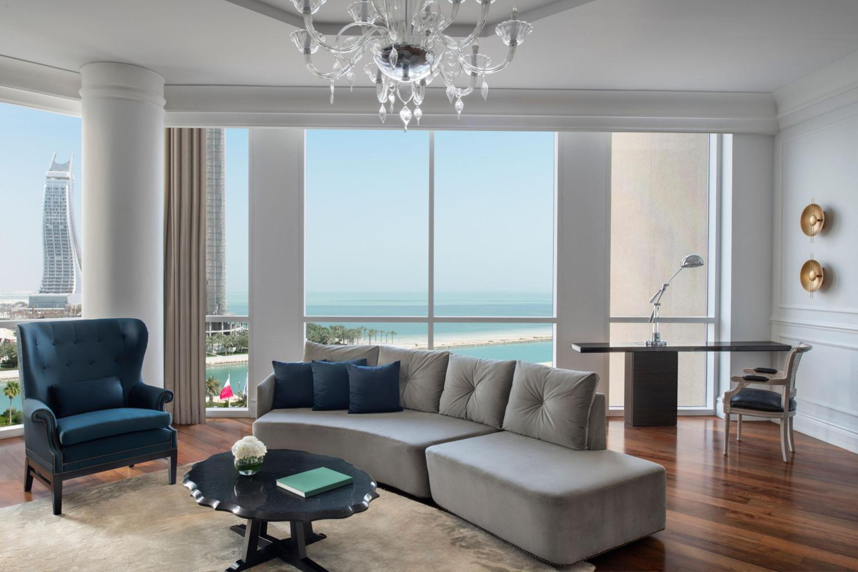 Executive Suite - Photo 2