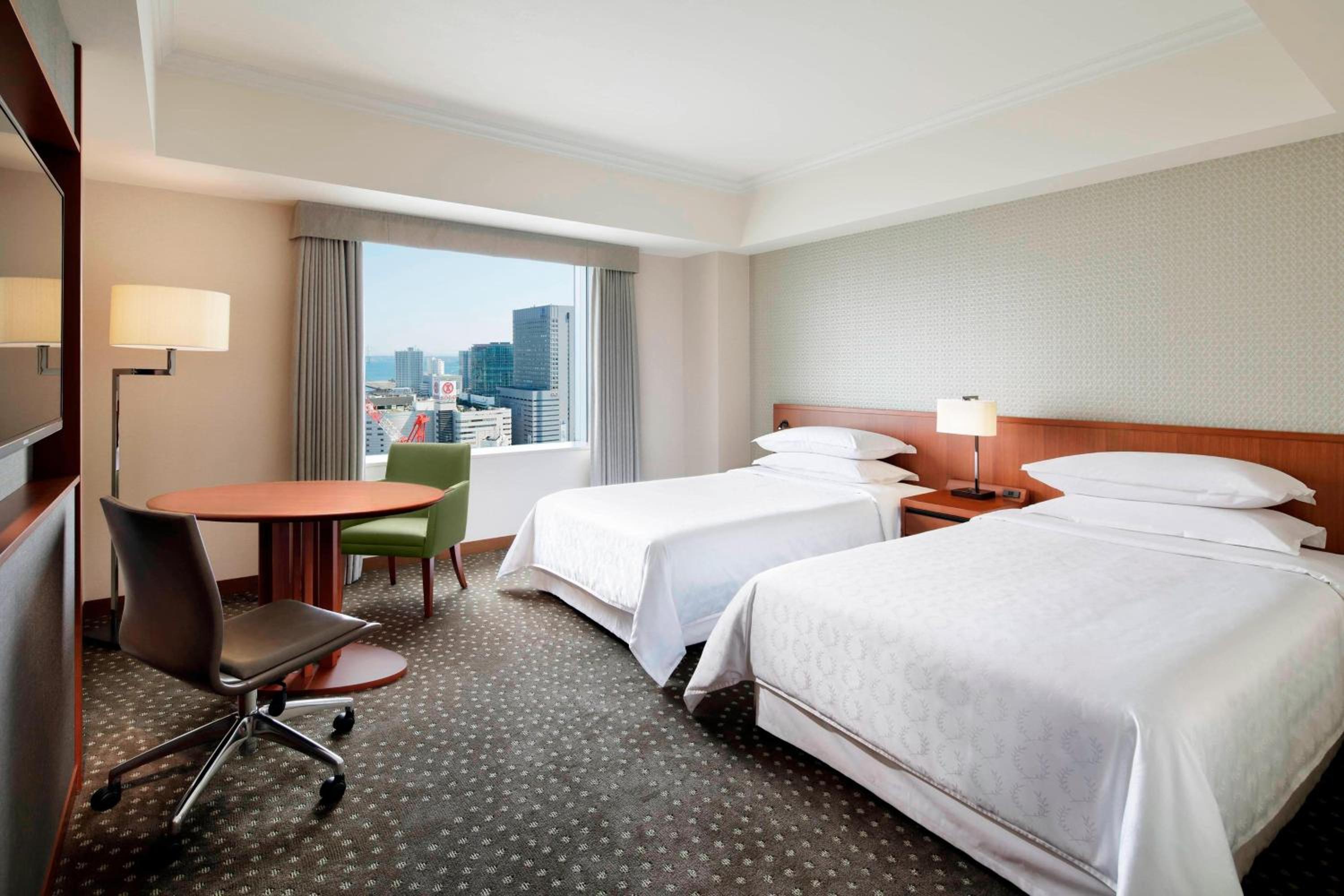 Luxury twin, Guest room, 2 Twin/Single Bed(s), City view - Photo 3