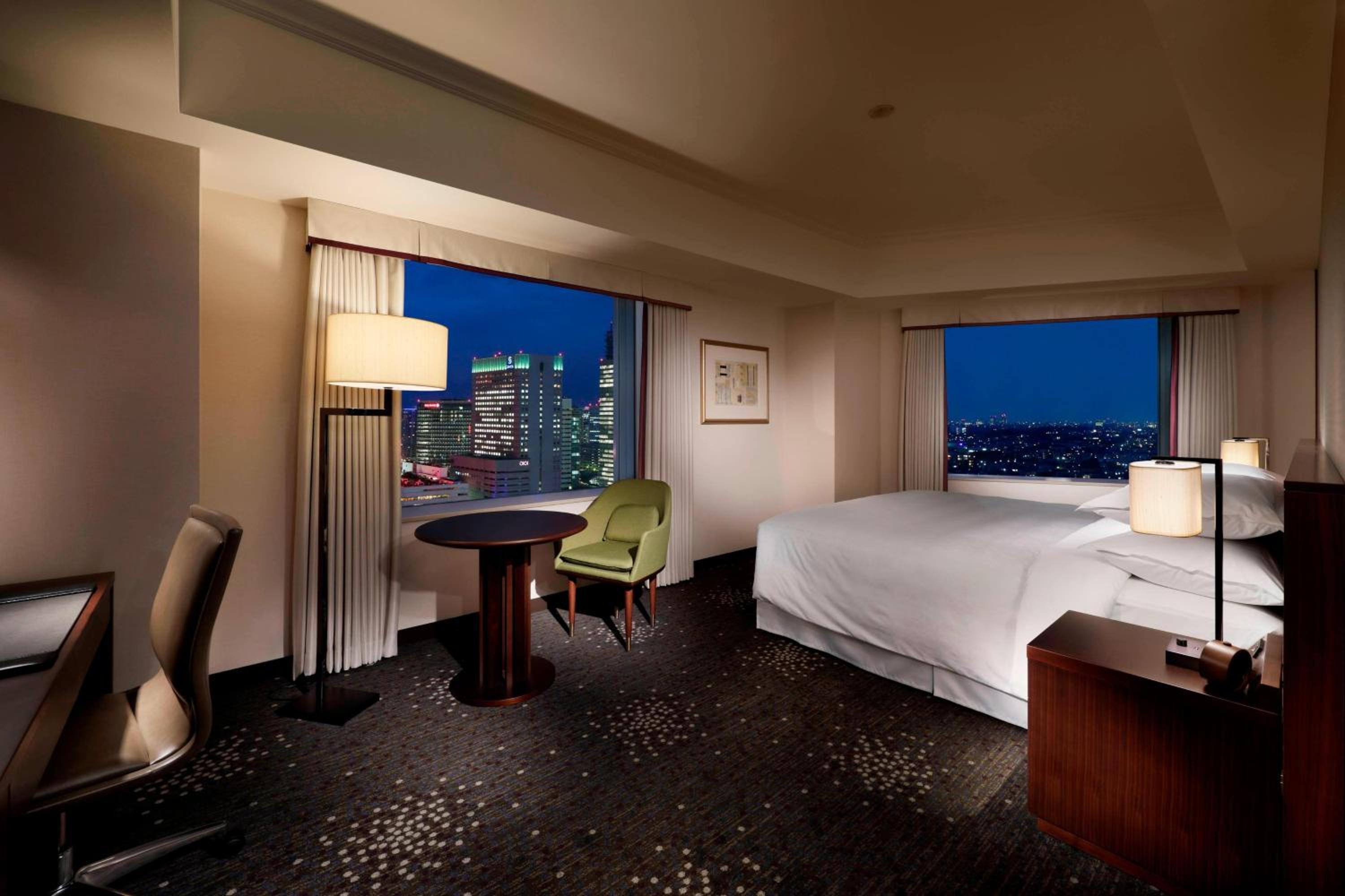 Deluxe, Club level, Guest room, 1 King, City view