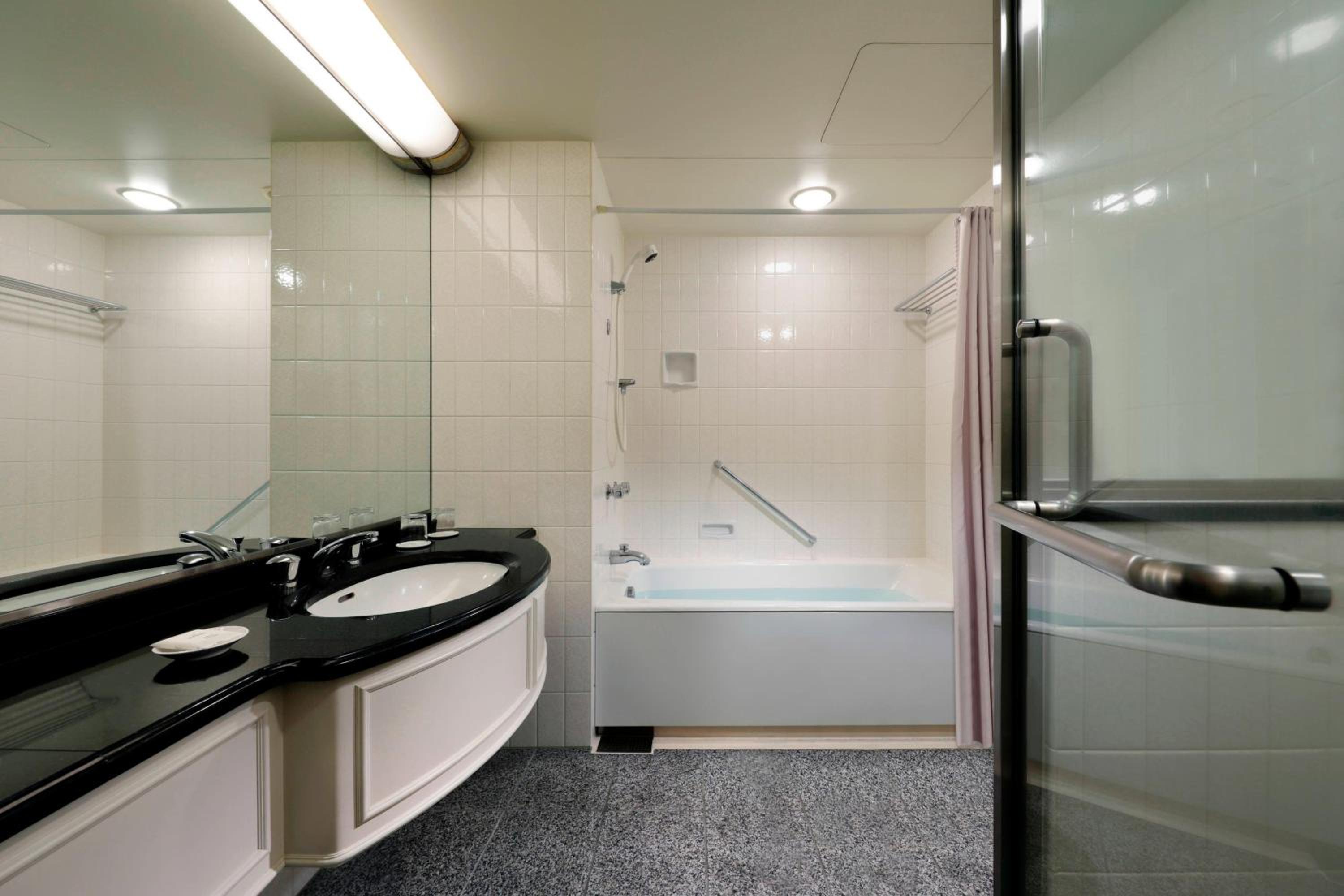 Standard Twin, Guest room, 2 Twin/Single Bed(s), City view - Photo 4