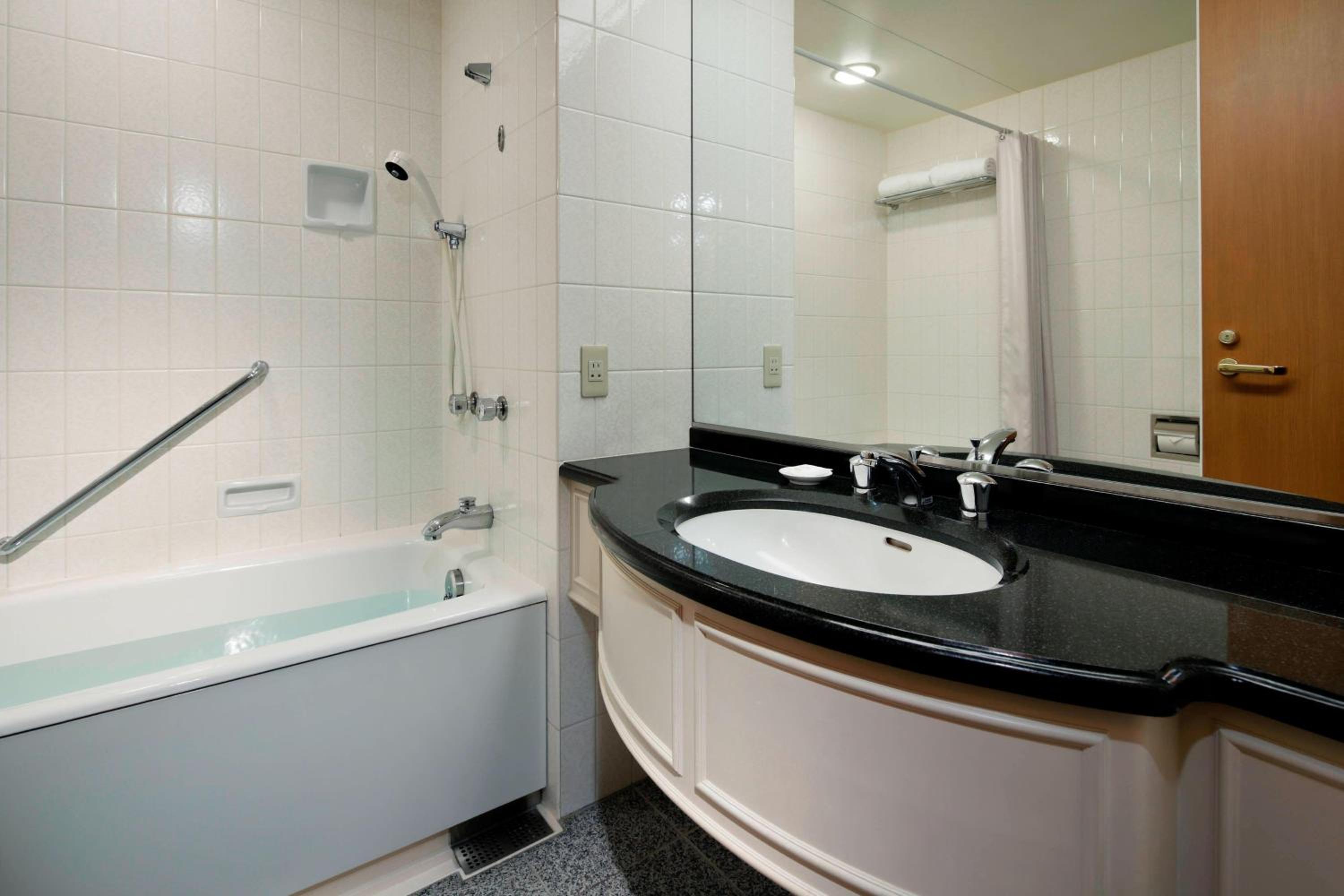 Standard Twin, Guest room, 2 Twin/Single Bed(s), City view - Photo 5