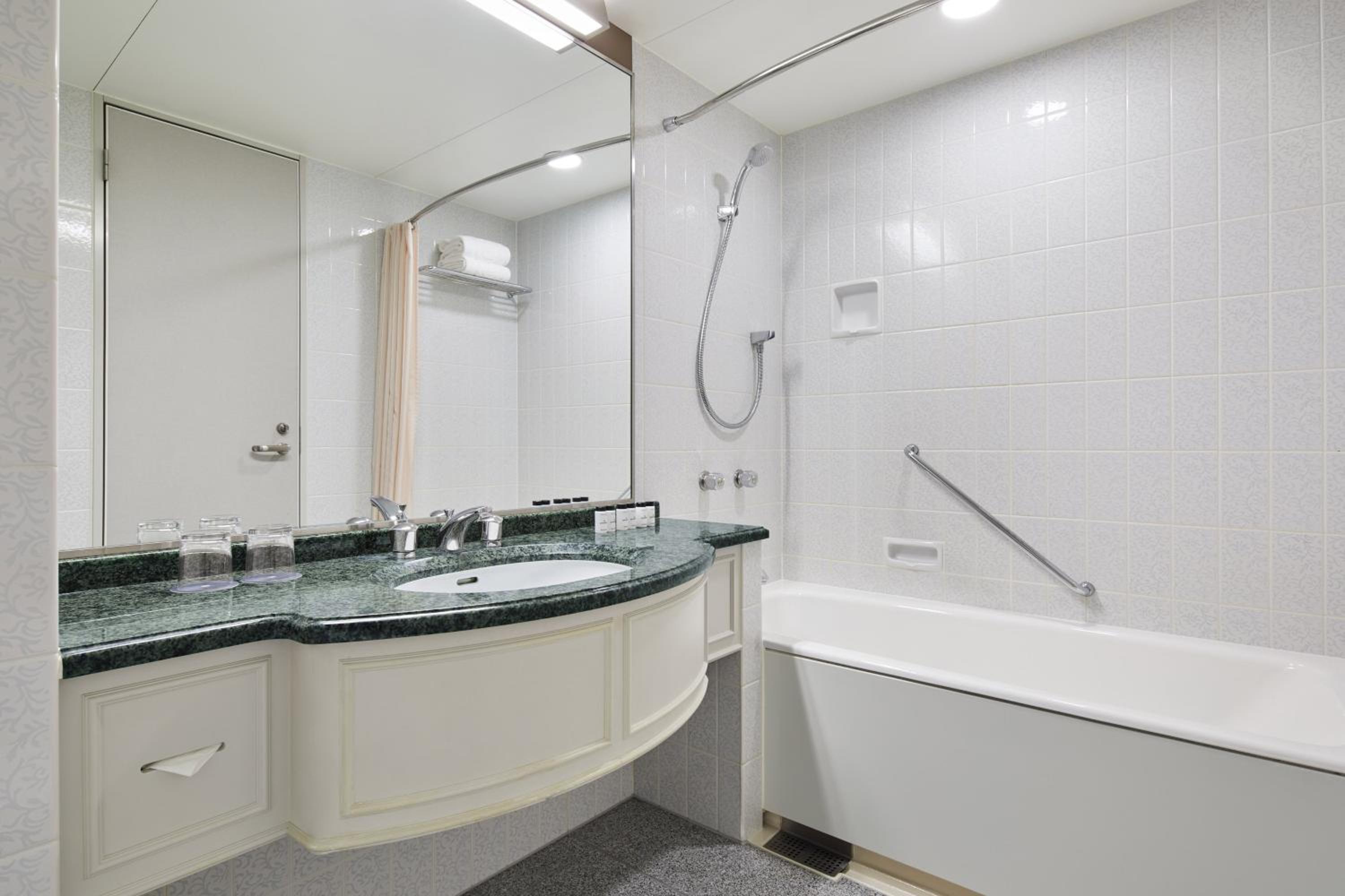 Standard King, Guest room, 1 King, City view - Photo 2