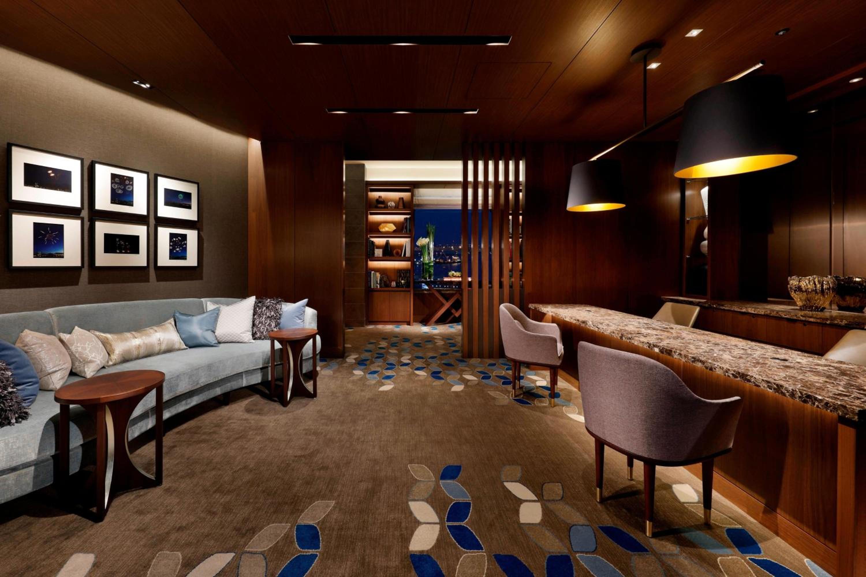 Club level, Guest room, 2 Twin/Single Bed(s), City view - Photo 14