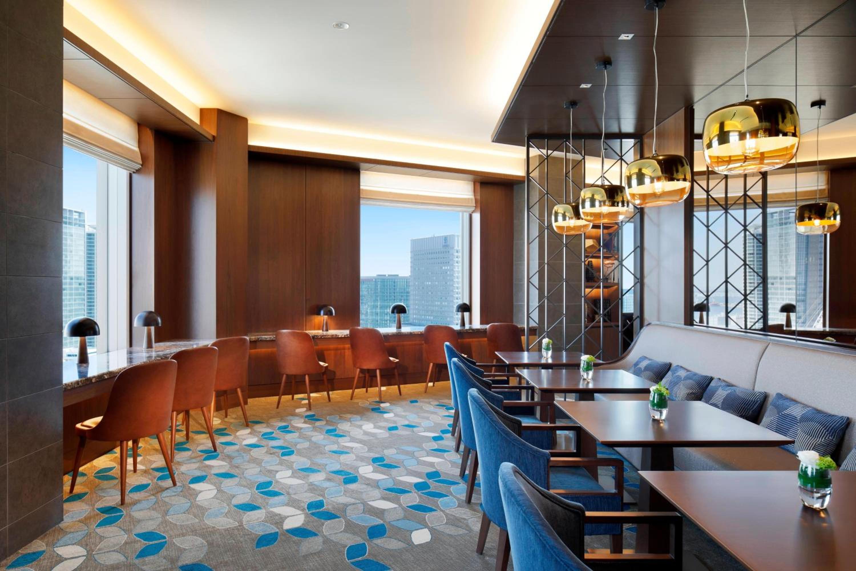 Club level, Guest room, 2 Twin/Single Bed(s), City view - Photo 12