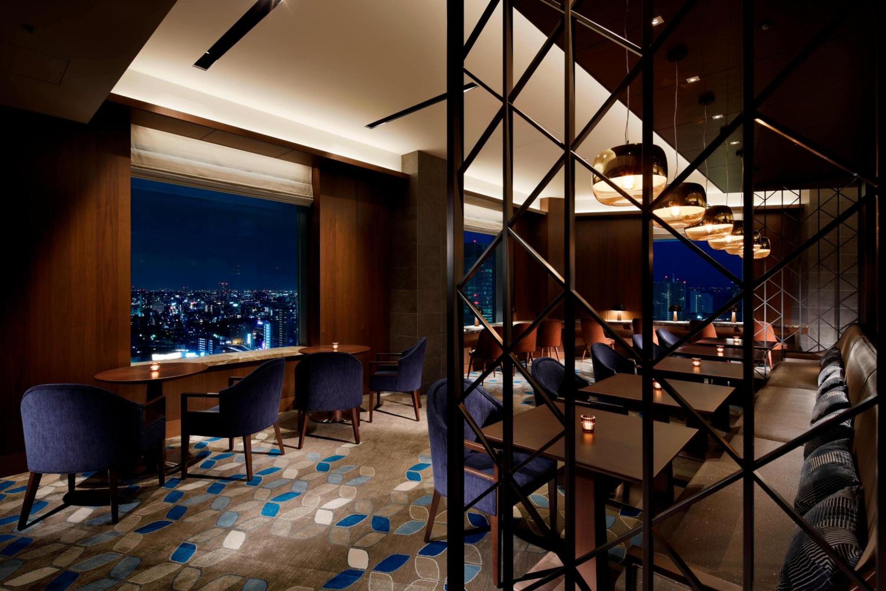 Club level, Guest room, 2 Twin/Single Bed(s), City view - Photo 10