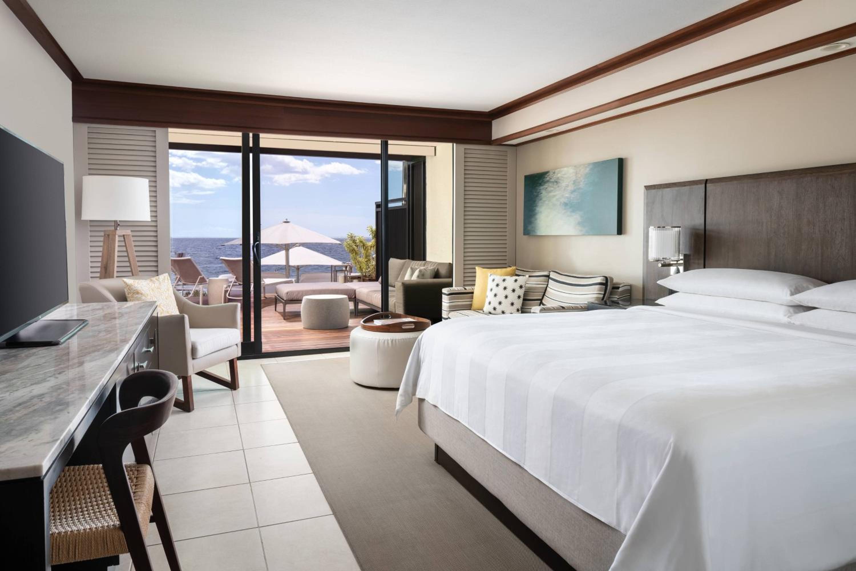 Premium Ocean Sundeck, Guest room, 1 King bed