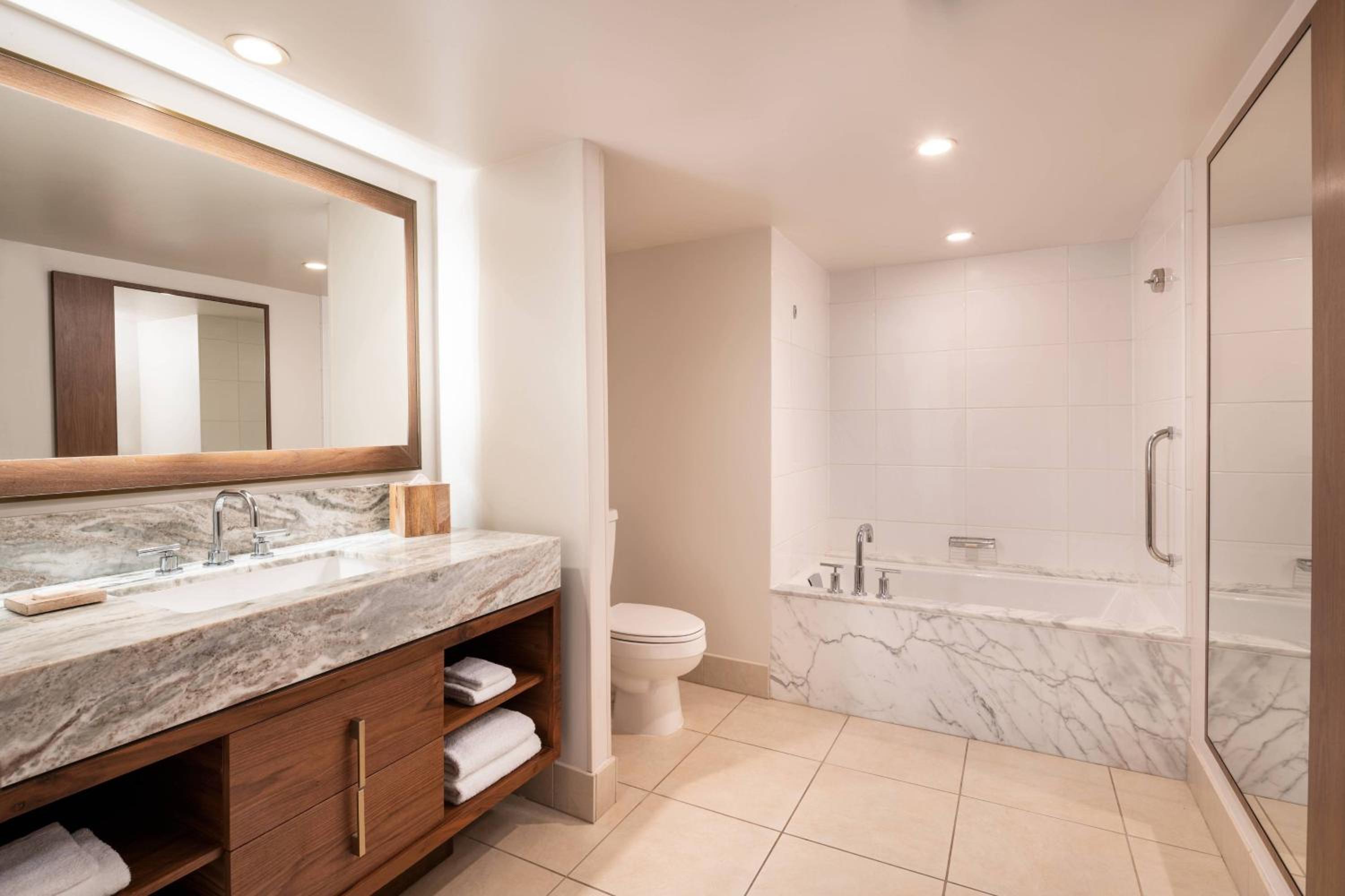 King Suite with Ocean View thumbnail 5