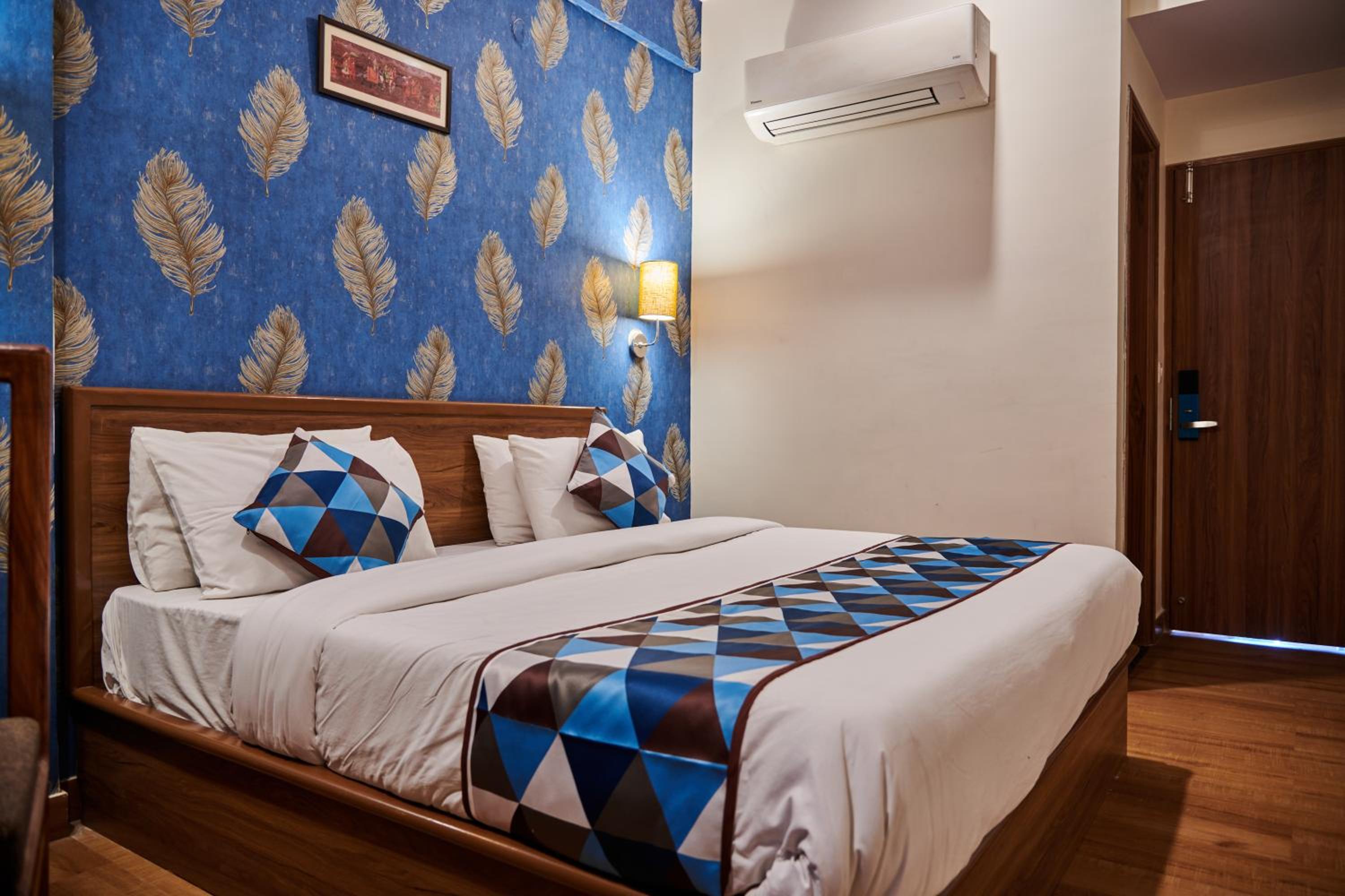 Deluxe Double Room - Photo 11