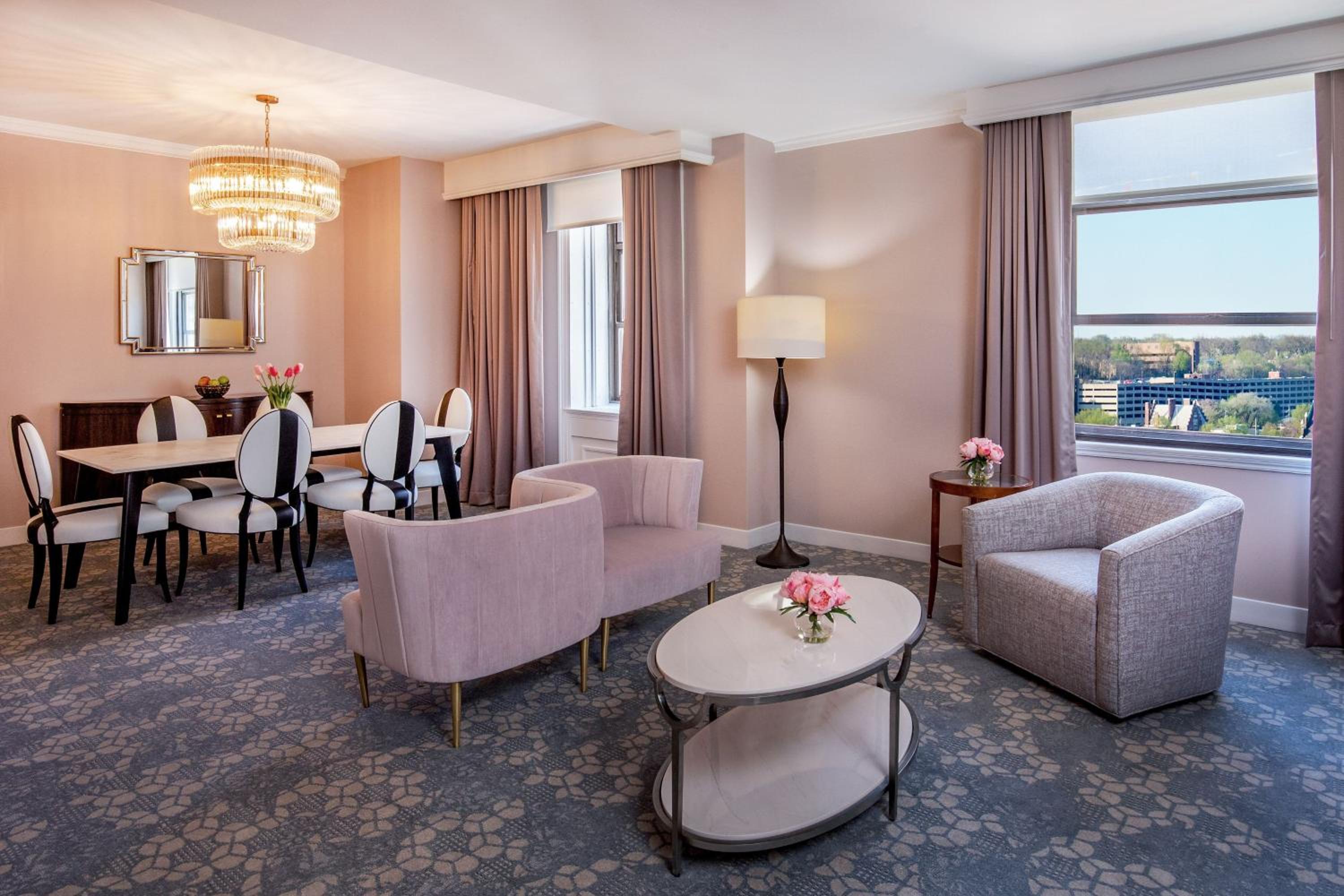 One-Bedroom Bridal King Suite