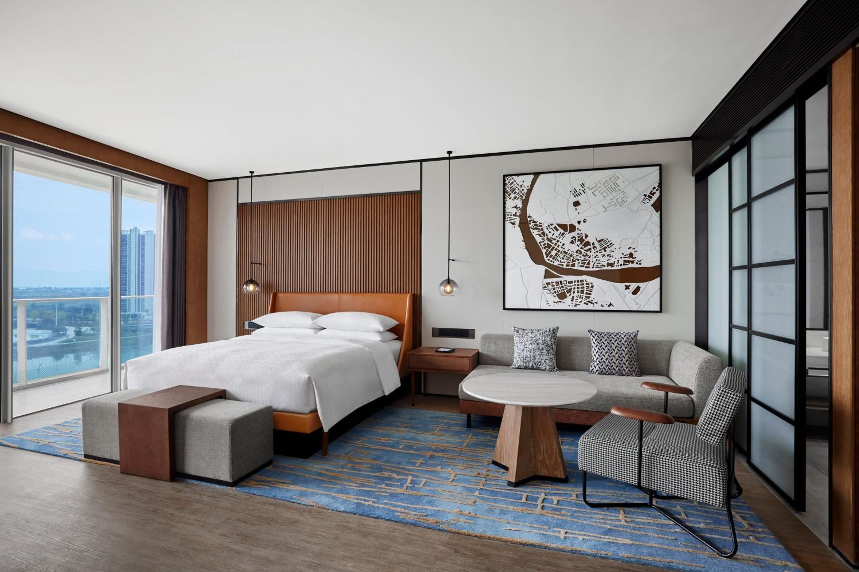 Premium King Room - Photo 2