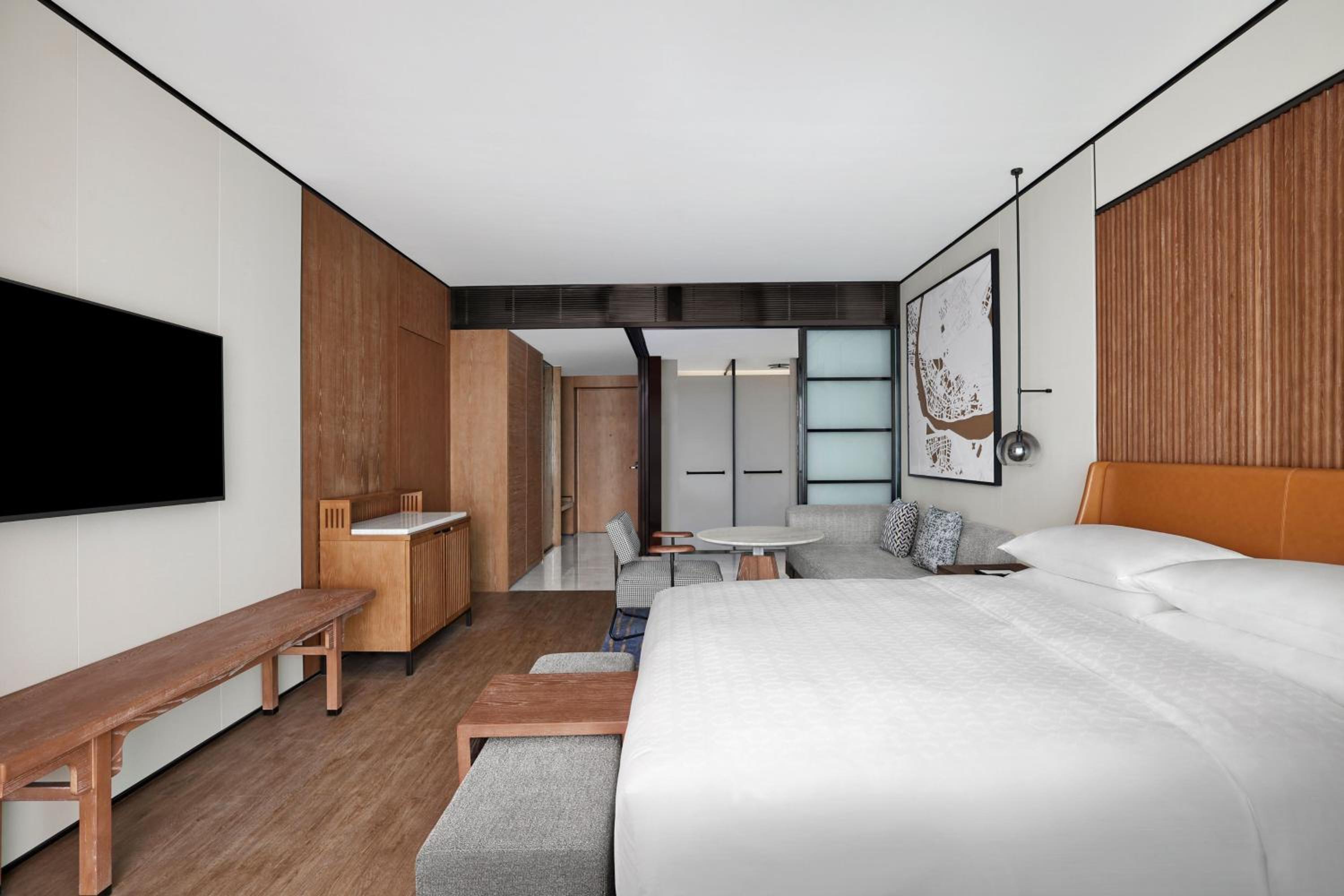 Superior King Room - Photo 5