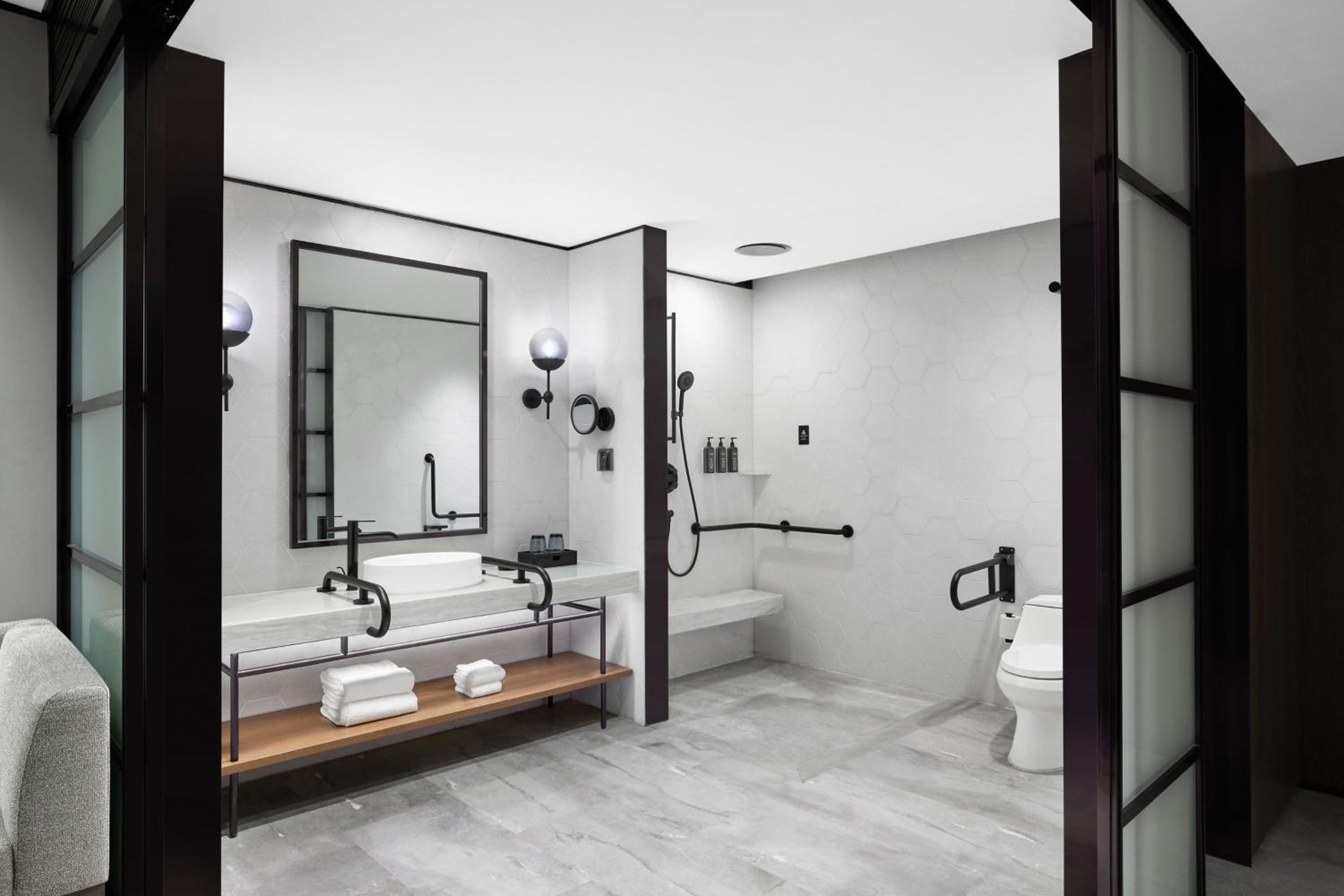 Premium King Room - Photo 6
