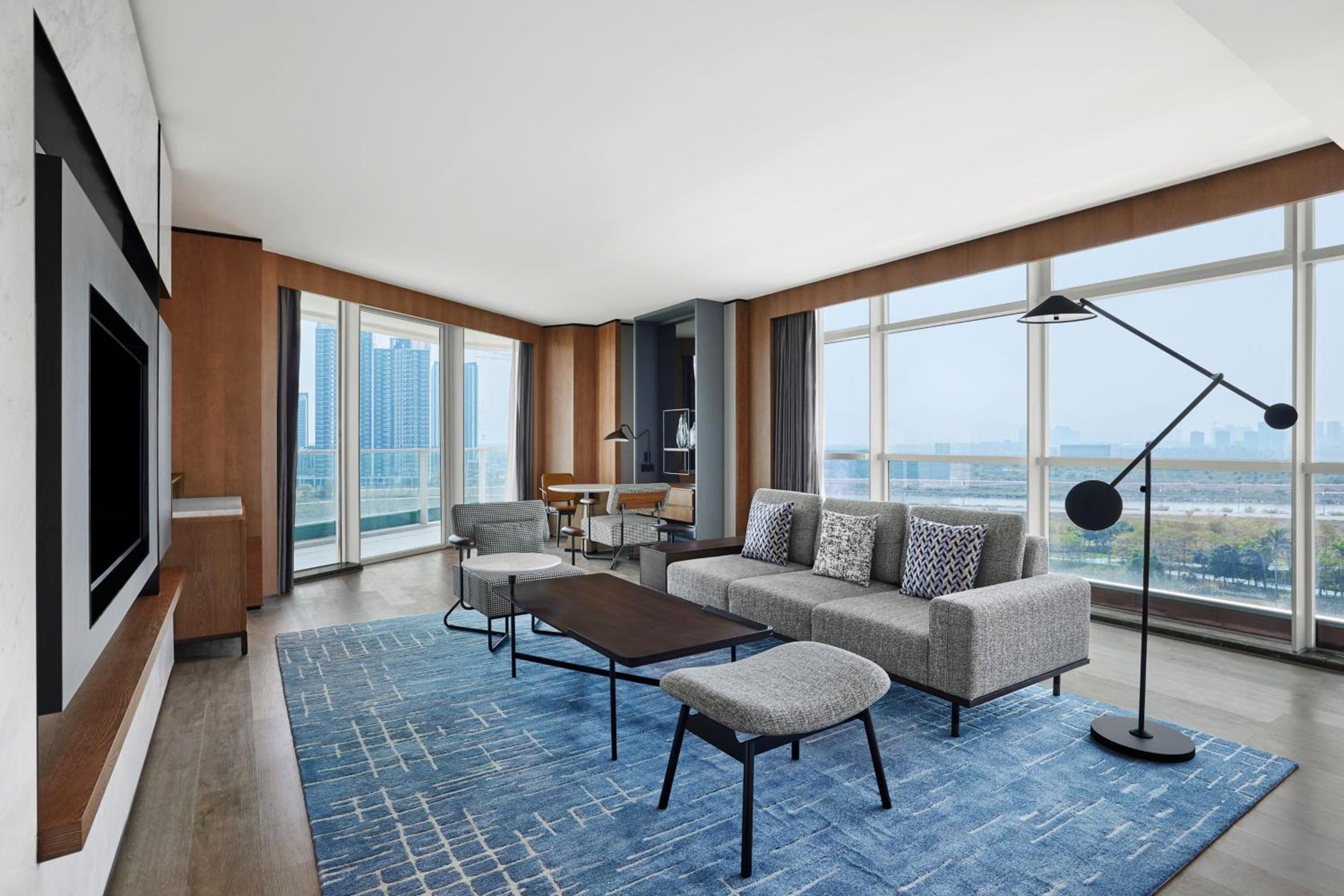 Deluxe Suite - Photo 10