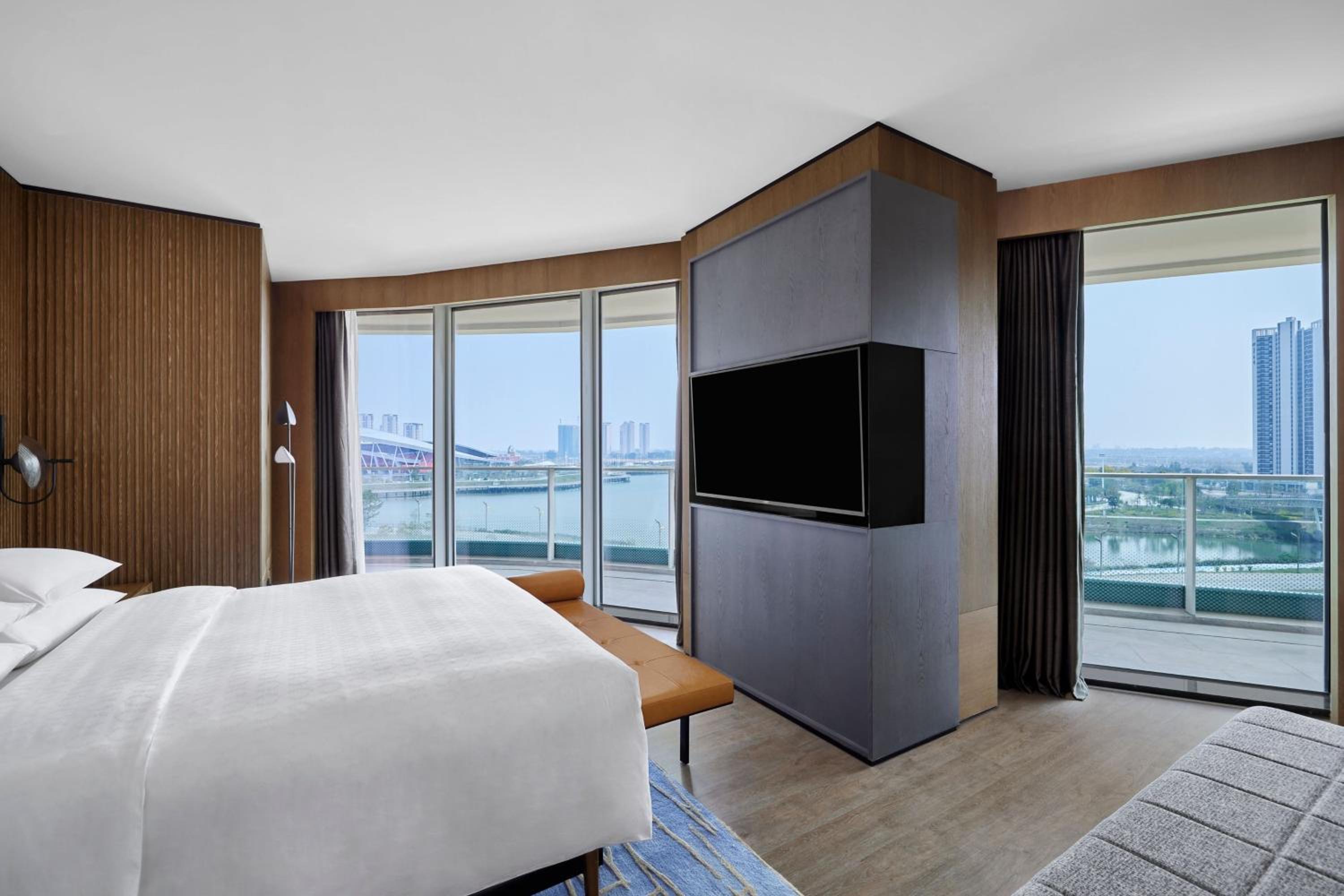 Deluxe Suite - Photo 1