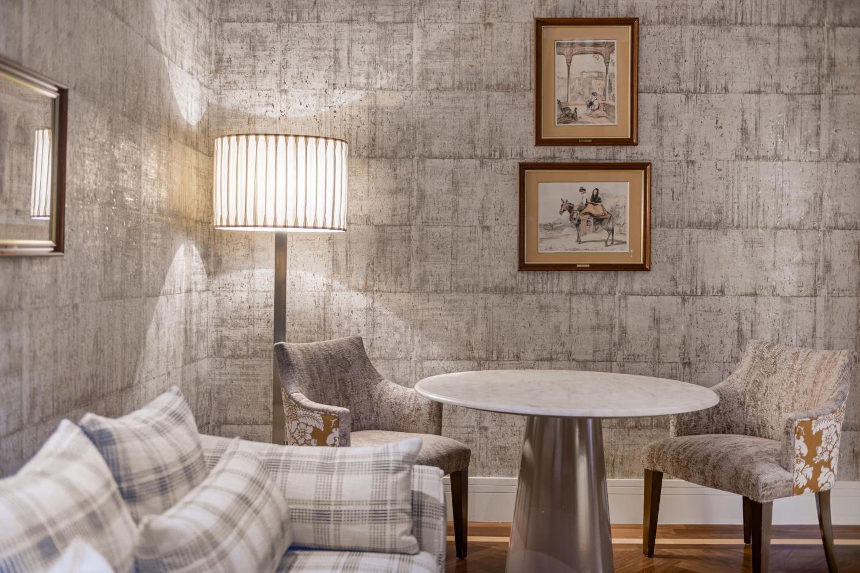 Junior King Suite