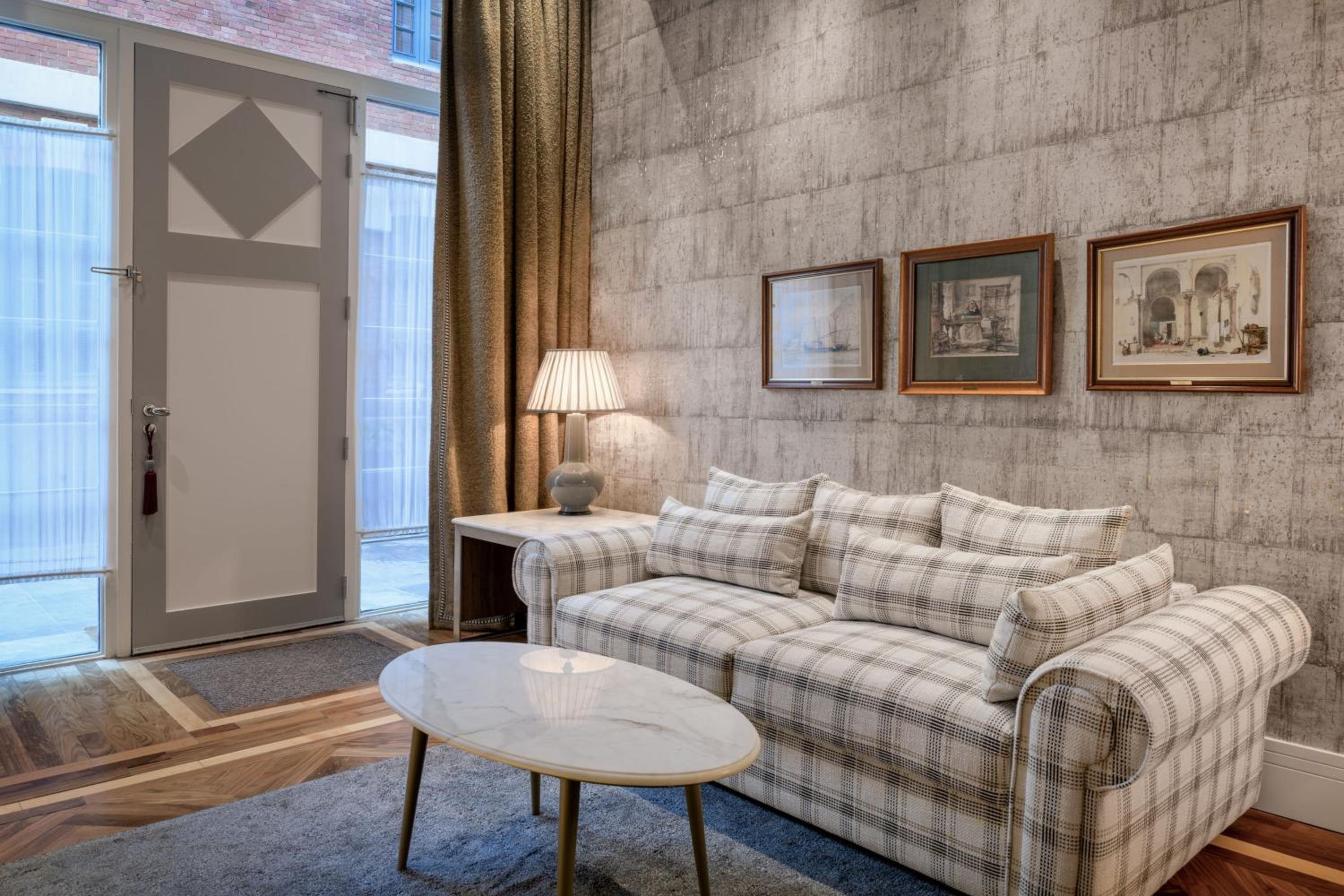 Junior King Suite