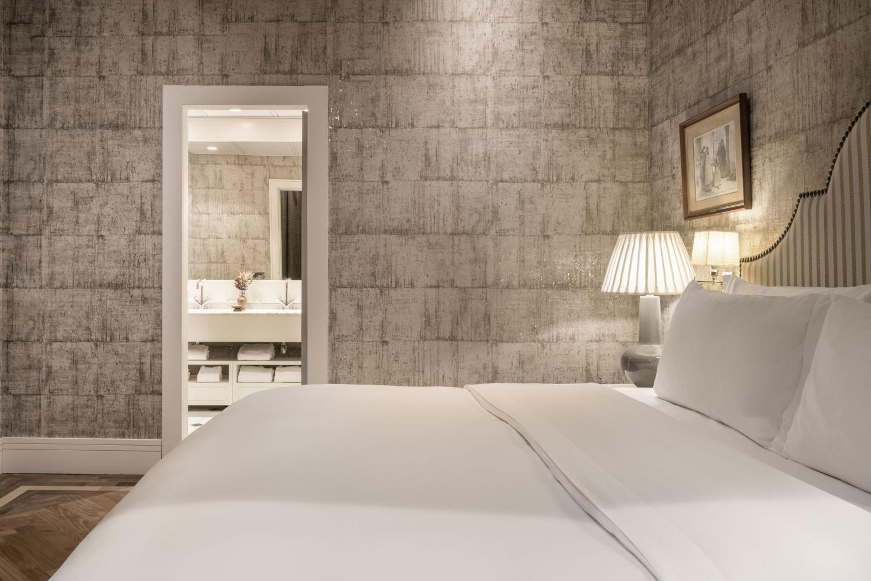 Junior King Suite