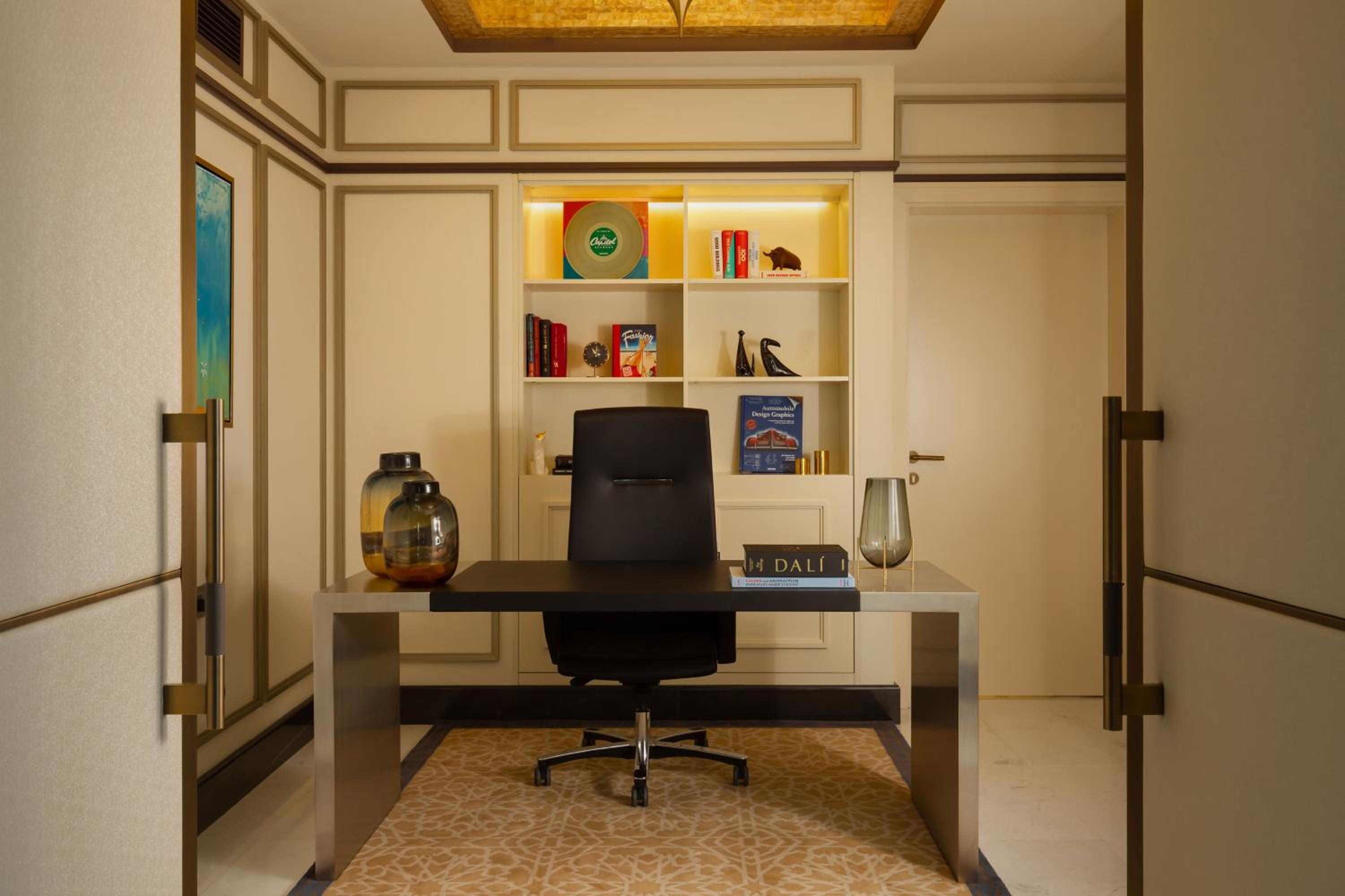 Presidential King Suite with lounge access, City view photo 3