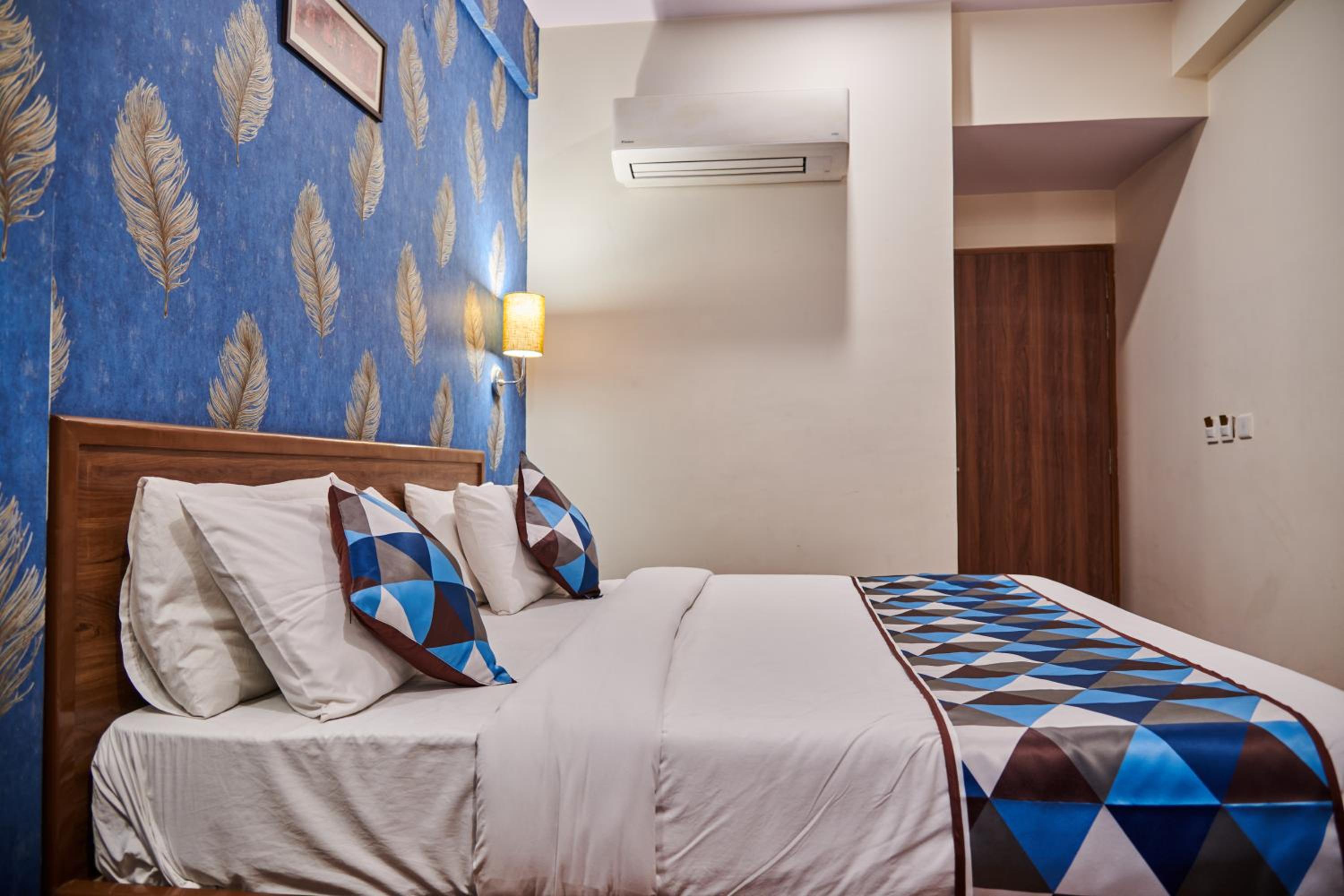 Deluxe Double Room - Photo 9