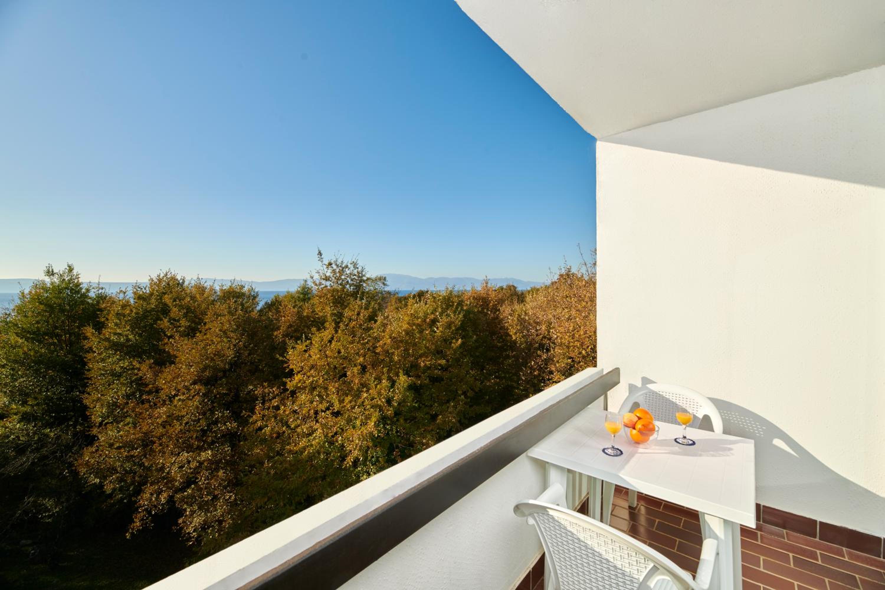 Comfort Double Room with Seaside Balcony - Photo 2
