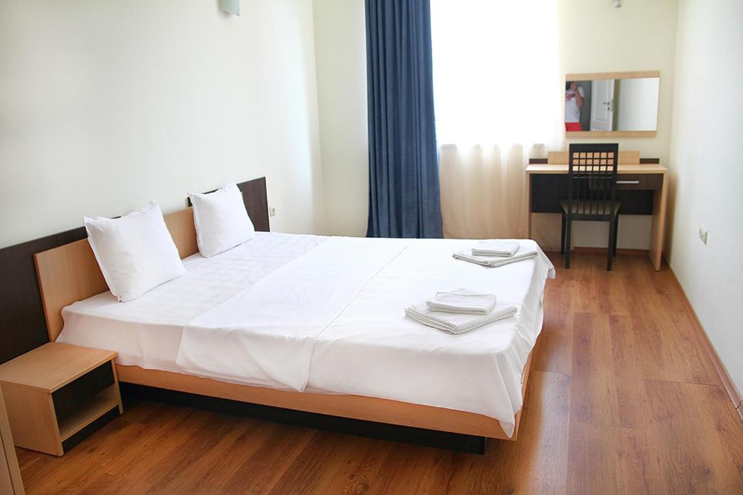 One-Bedroom Apartment - Photo 1