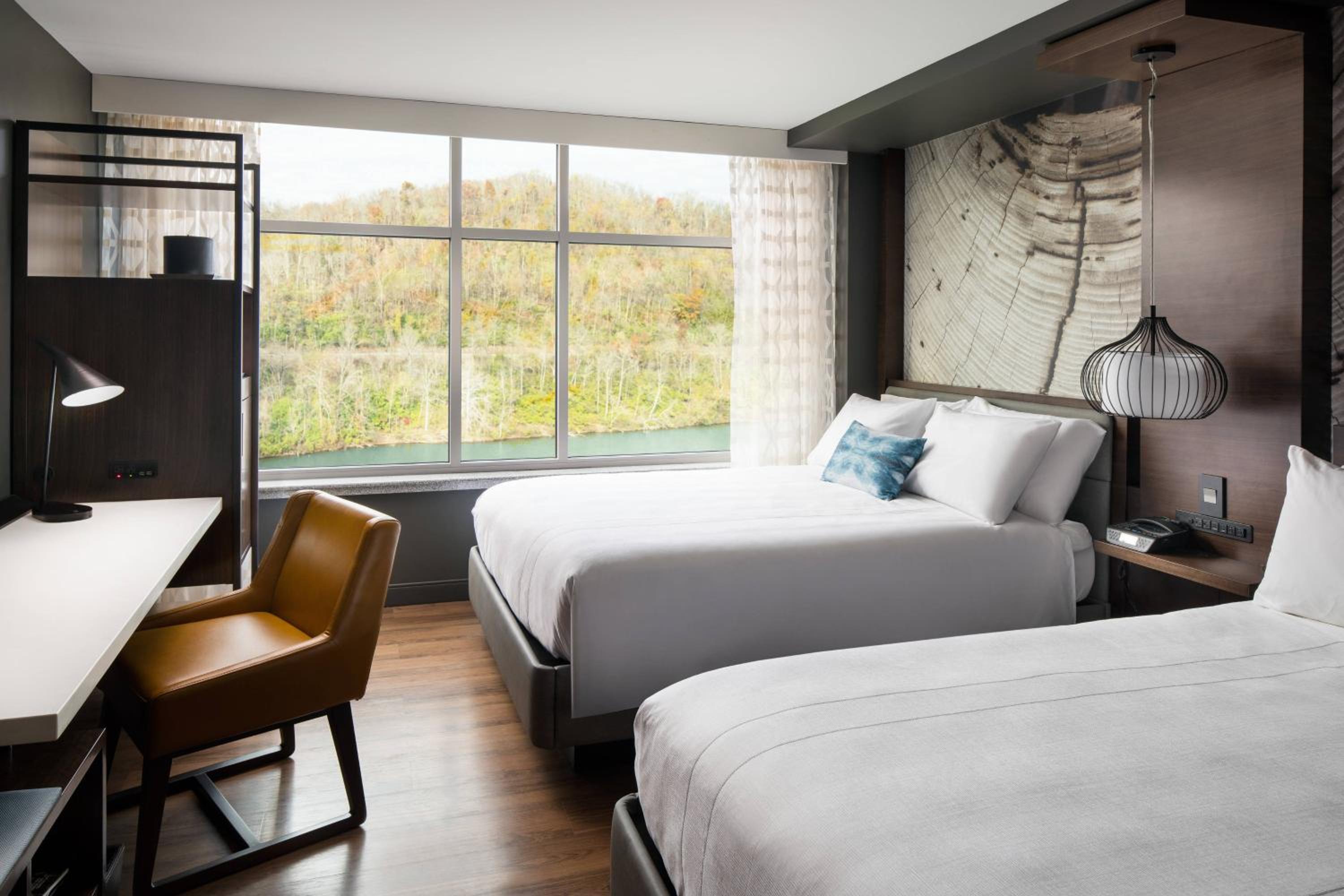 Queen Room with Two Queen Beds and River View - Photo 5