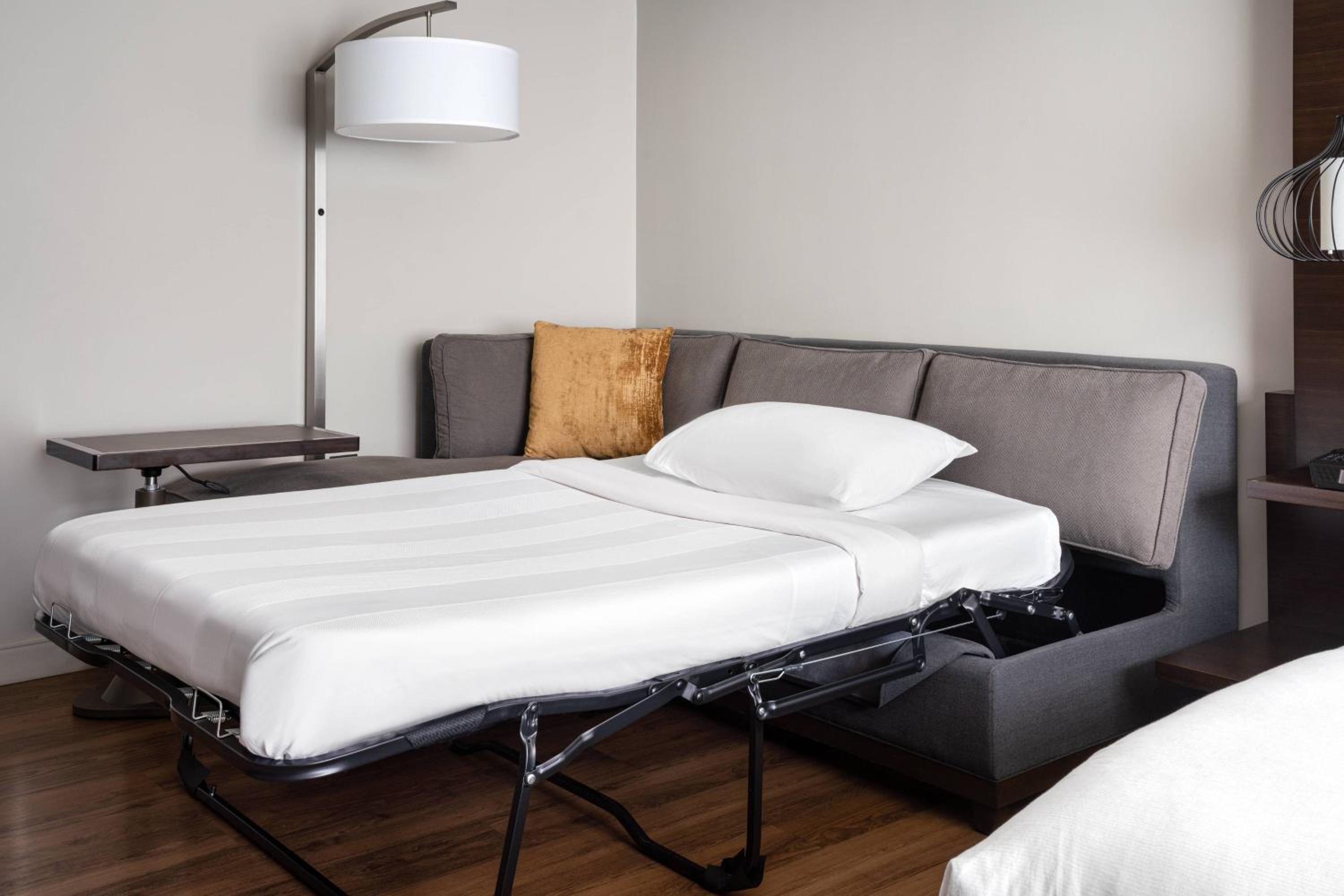 King Room with Sofa Bed and City View - Photo 4