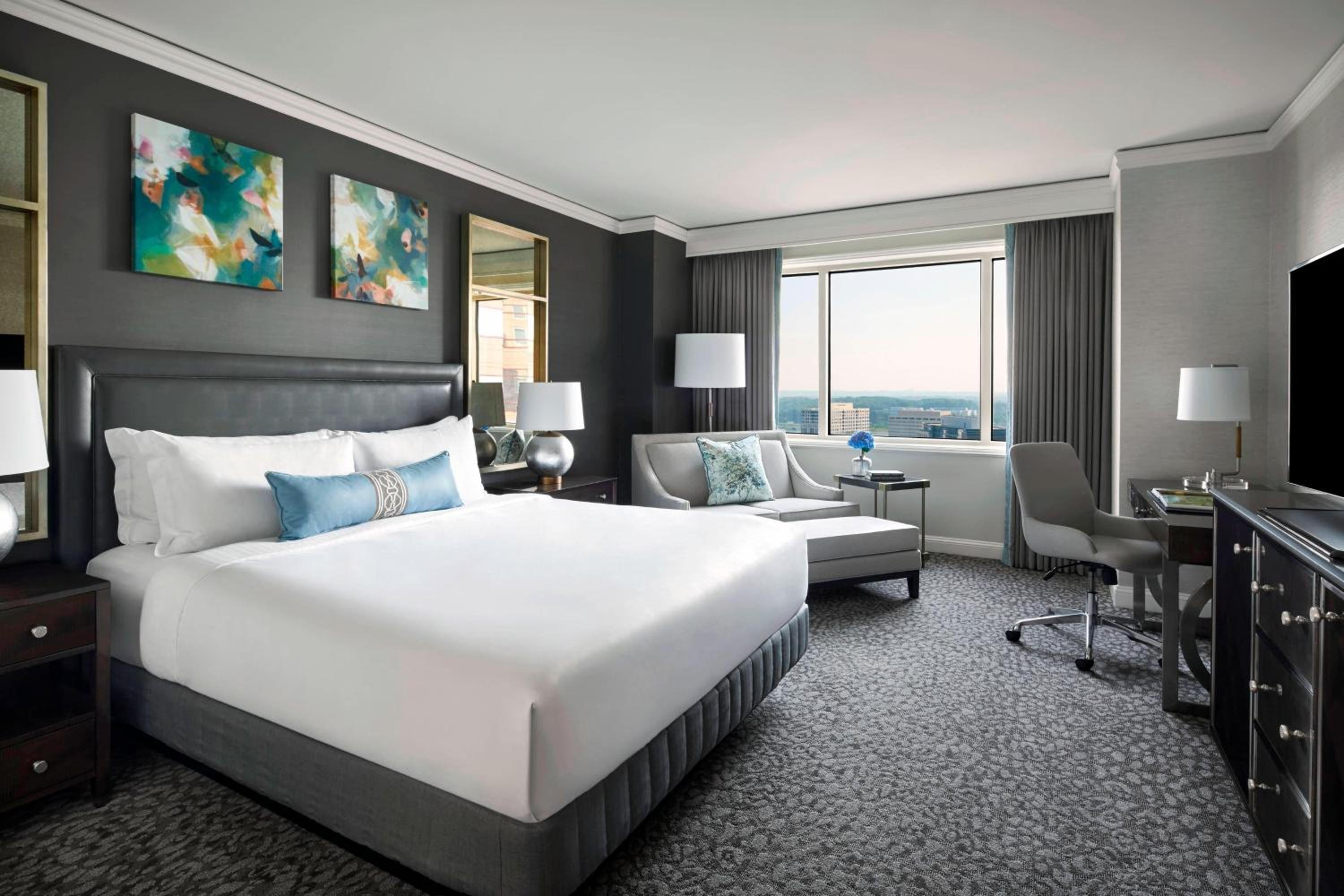 Guest Room with King Bed - Photo 1