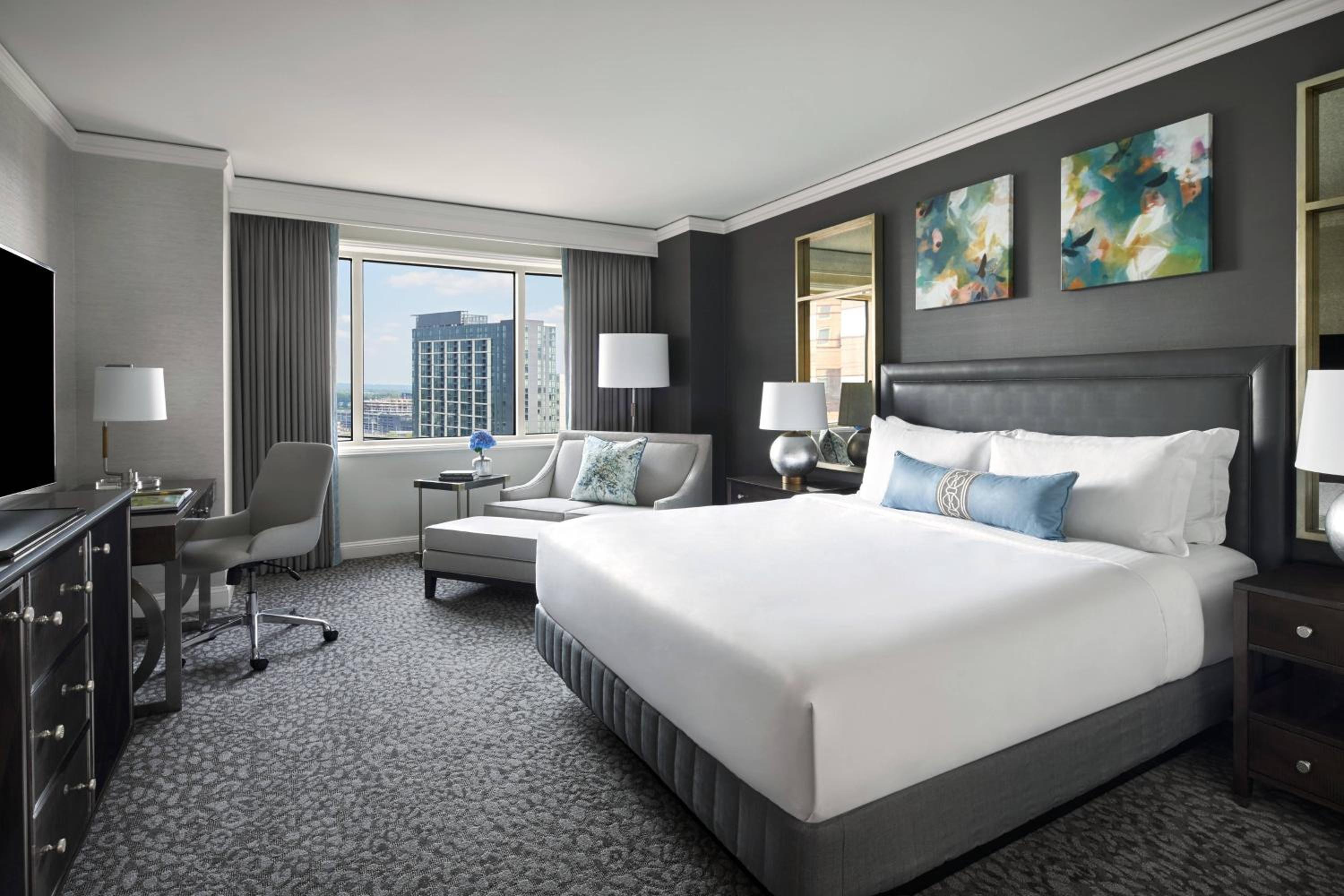 Premier King Room - High Floor - Photo 1
