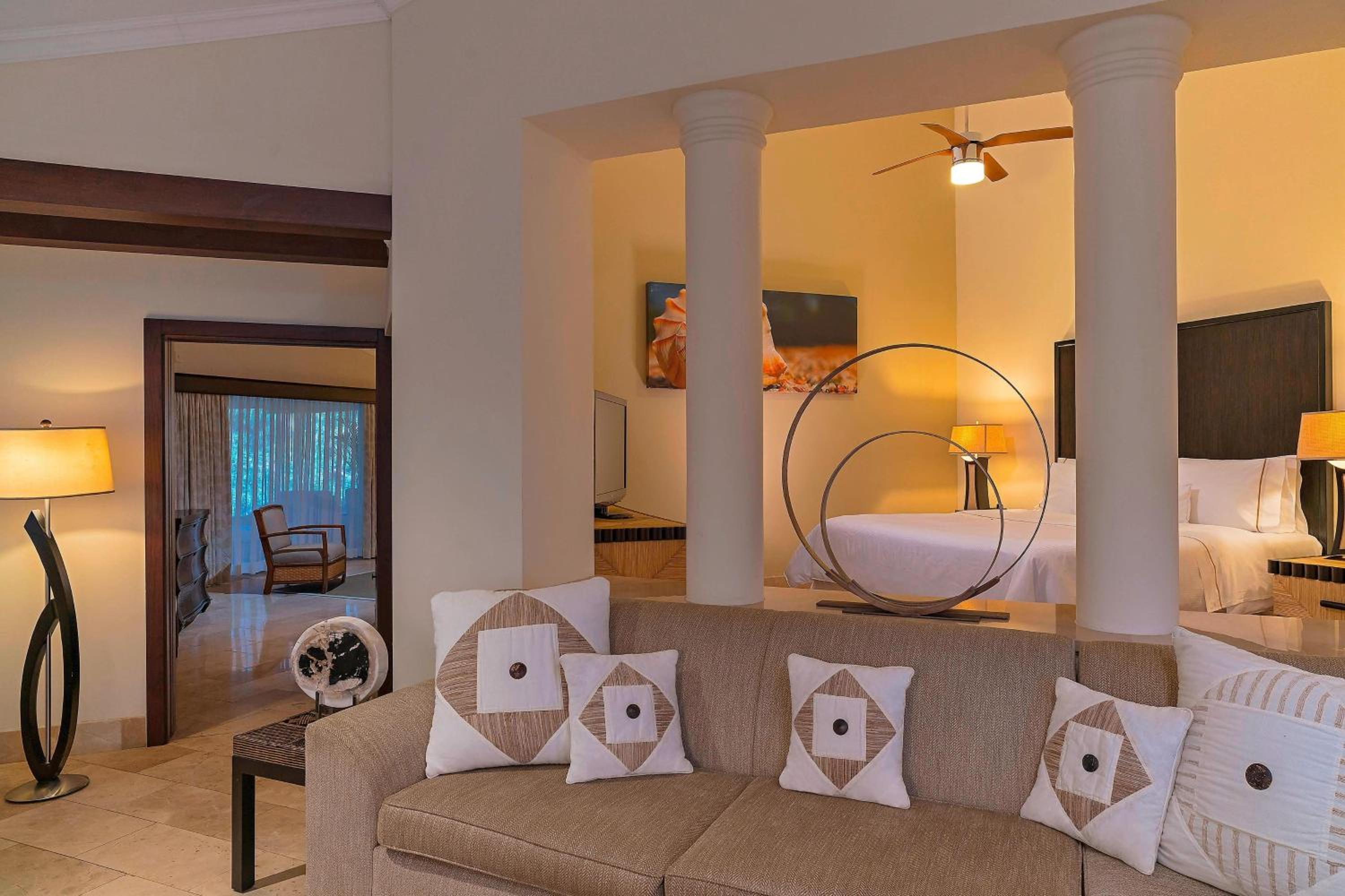 Family Master Suite, 1 Bedroom, 1 King, Resort View, Balcony