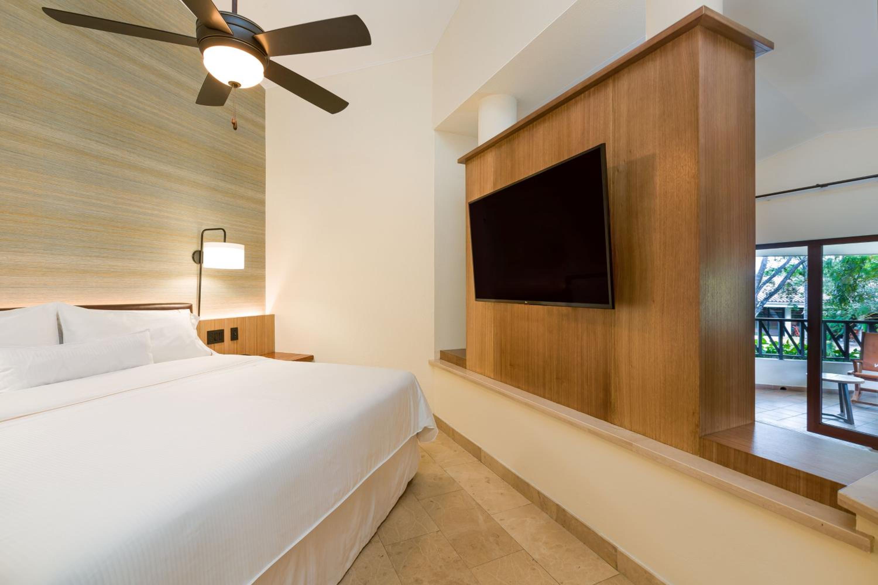 Premium Jr Suite, 1 Bedroom Junior Suite, 1 King, Sofa bed
