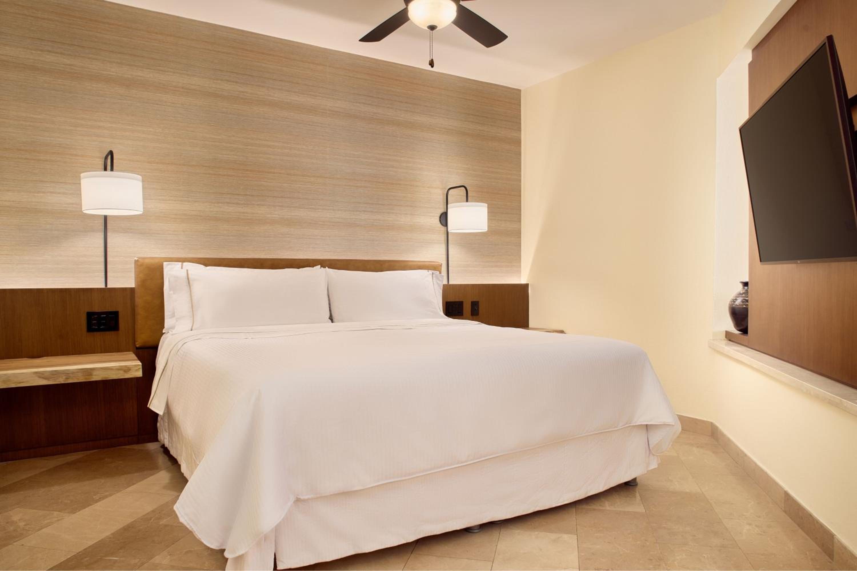 Family Jr Suite, 1 Bedroom Junior Suite, 1 King, Sofa bed