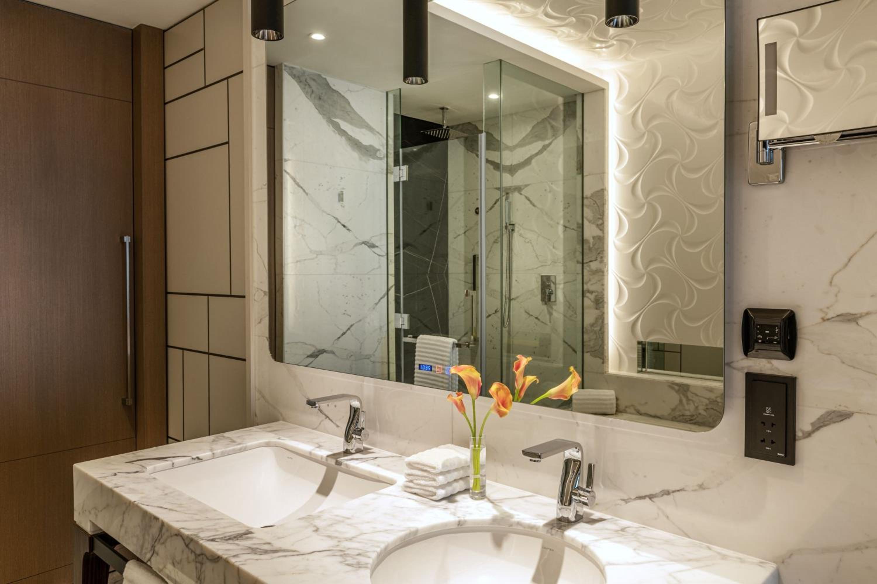 Deluxe Twin Room - Photo 3