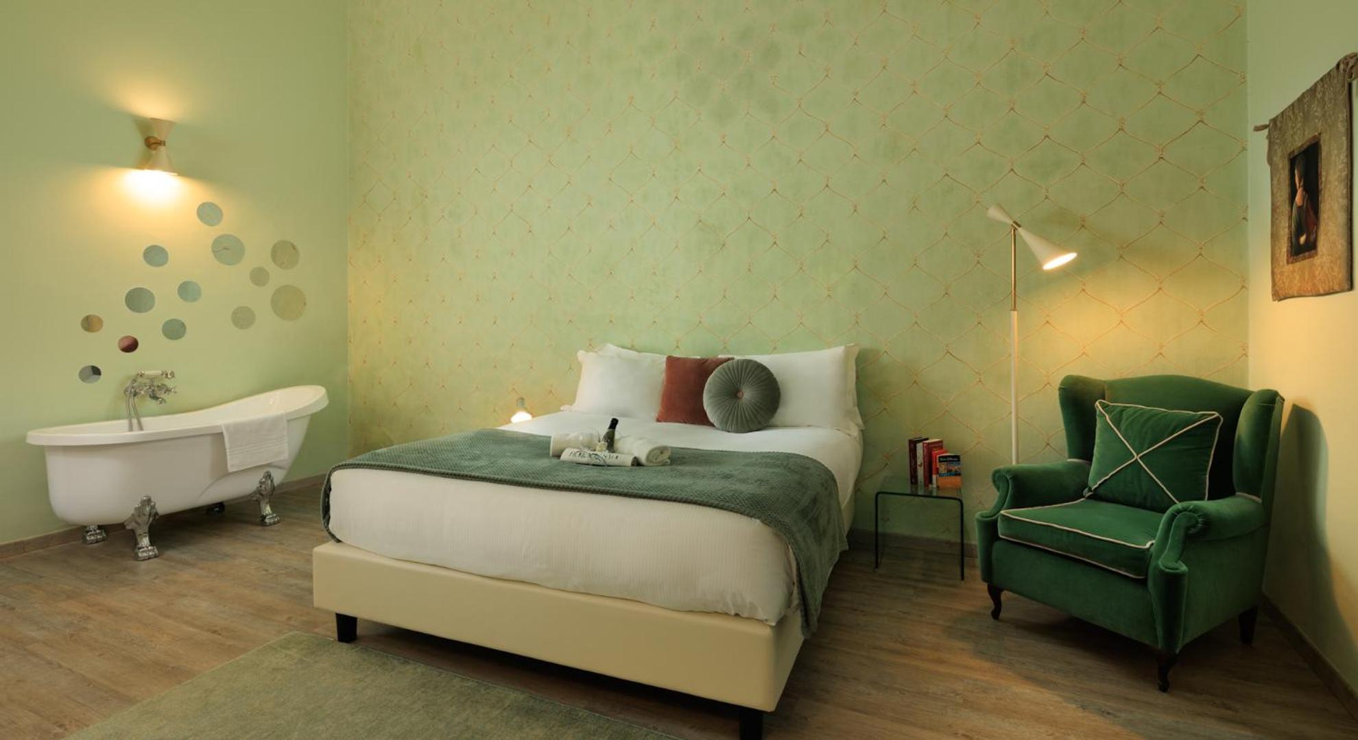 Deluxe King Room photo 3