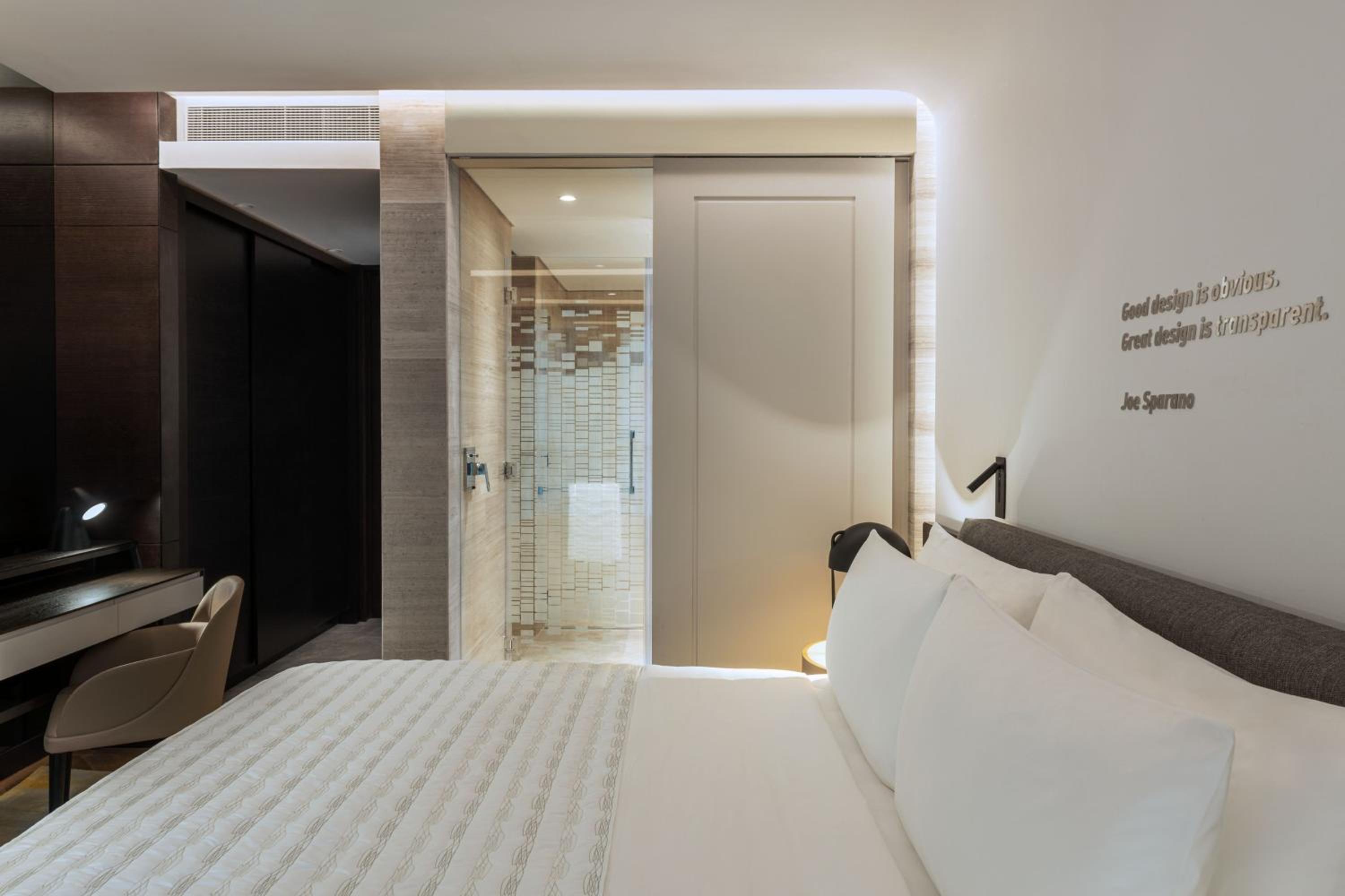 Deluxe Three-Bedroom with Balcony - Photo 4