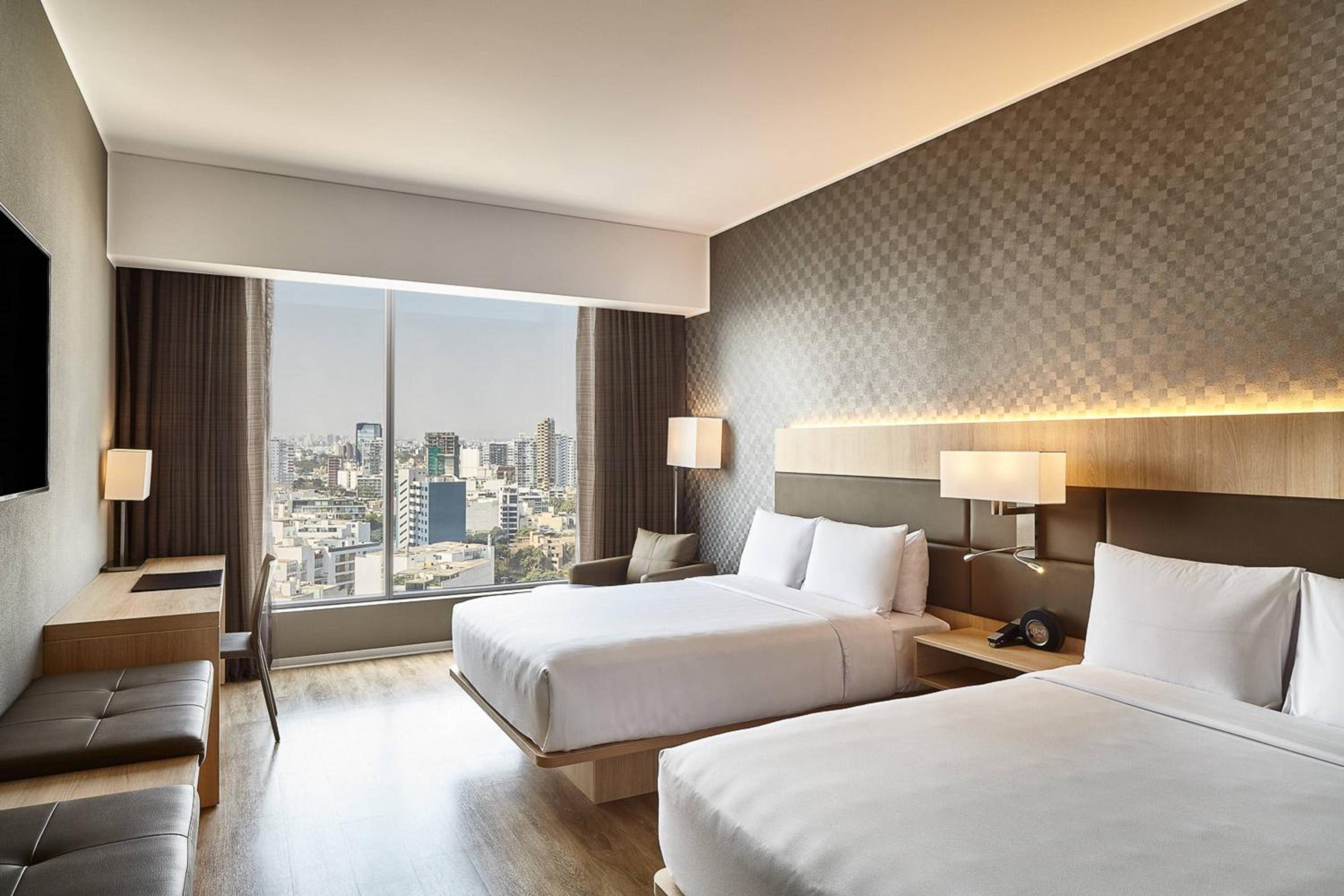 City Deluxe, Deluxe Guest Room, 2 Double, City view - Photo 2