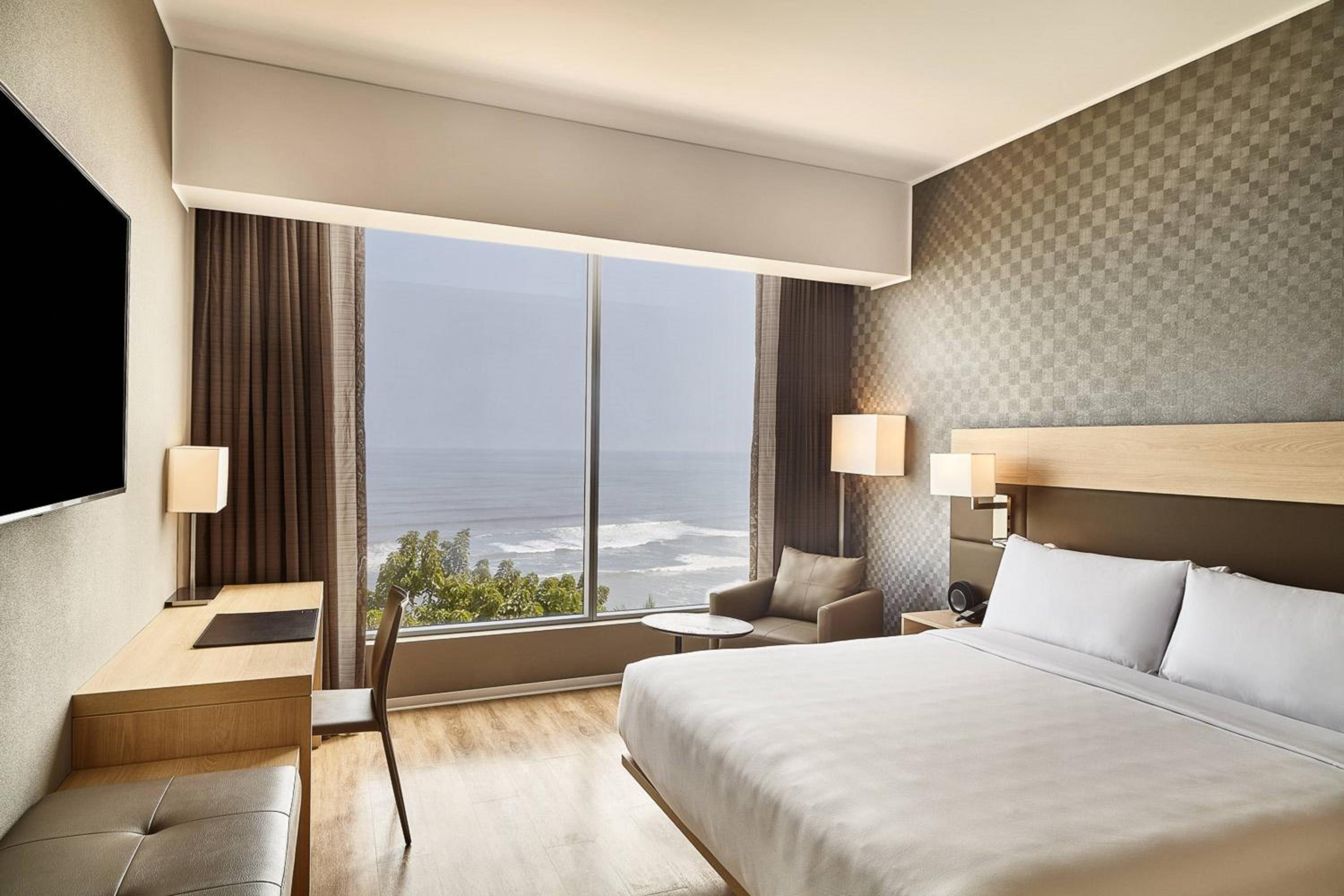 Ocean Deluxe, Deluxe Guest Room, 1 King, Oceanfront - Photo 6