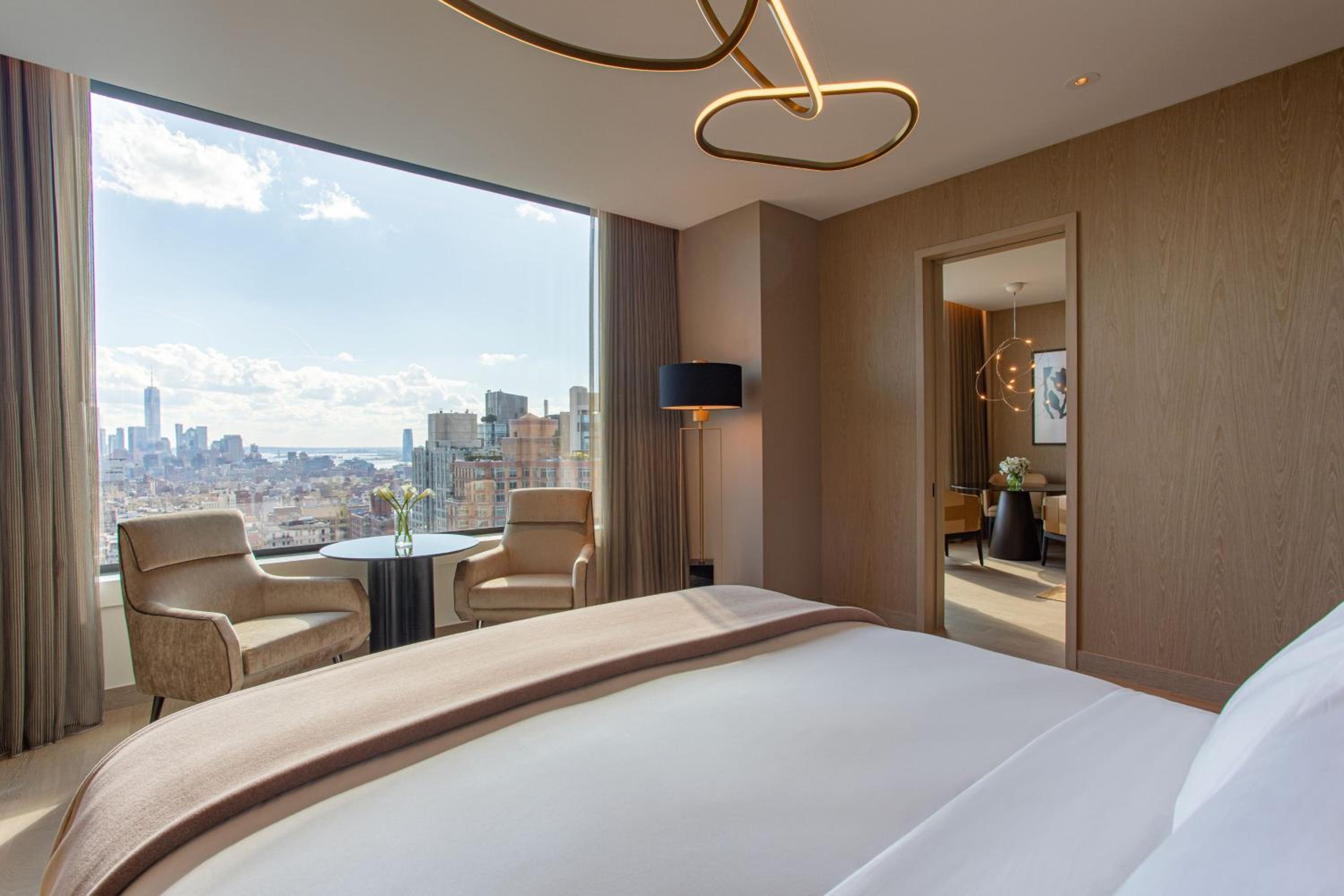 Liberty One Bedroom King Suite - Club Level thumbnail 6
